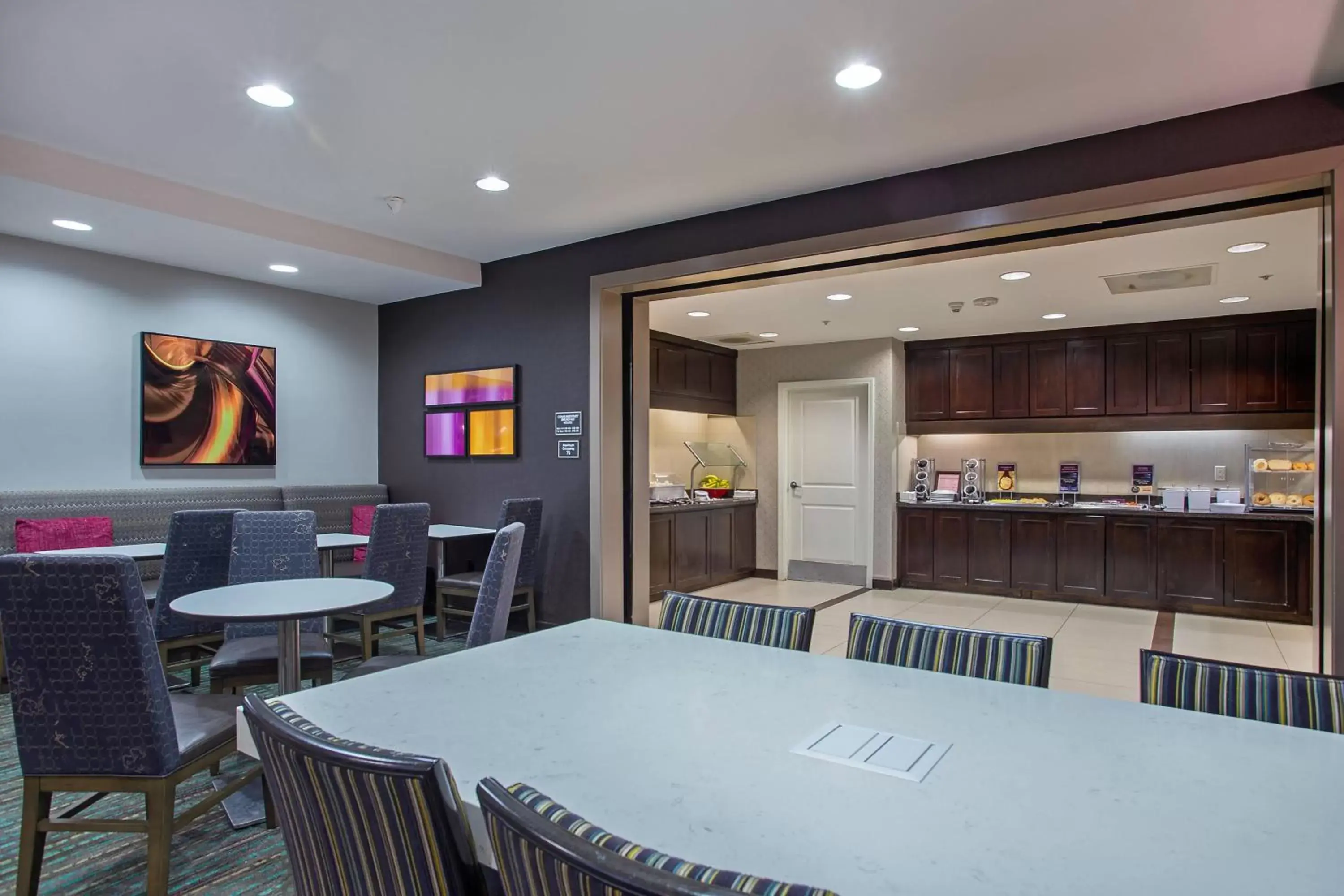 Restaurant/Places to Eat in Residence Inn Jackson