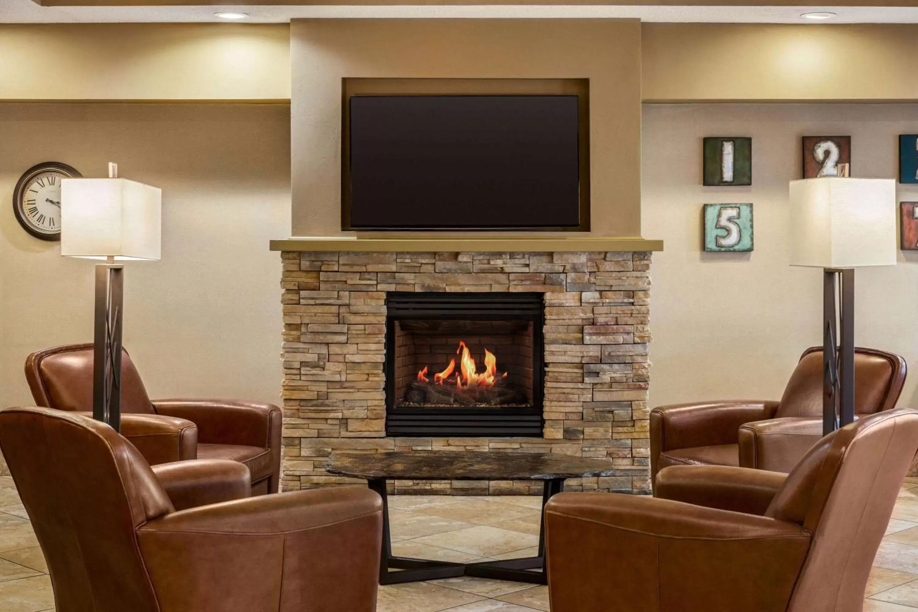 Lobby or reception, TV/Entertainment Center in AmericInn by Wyndham Madison West