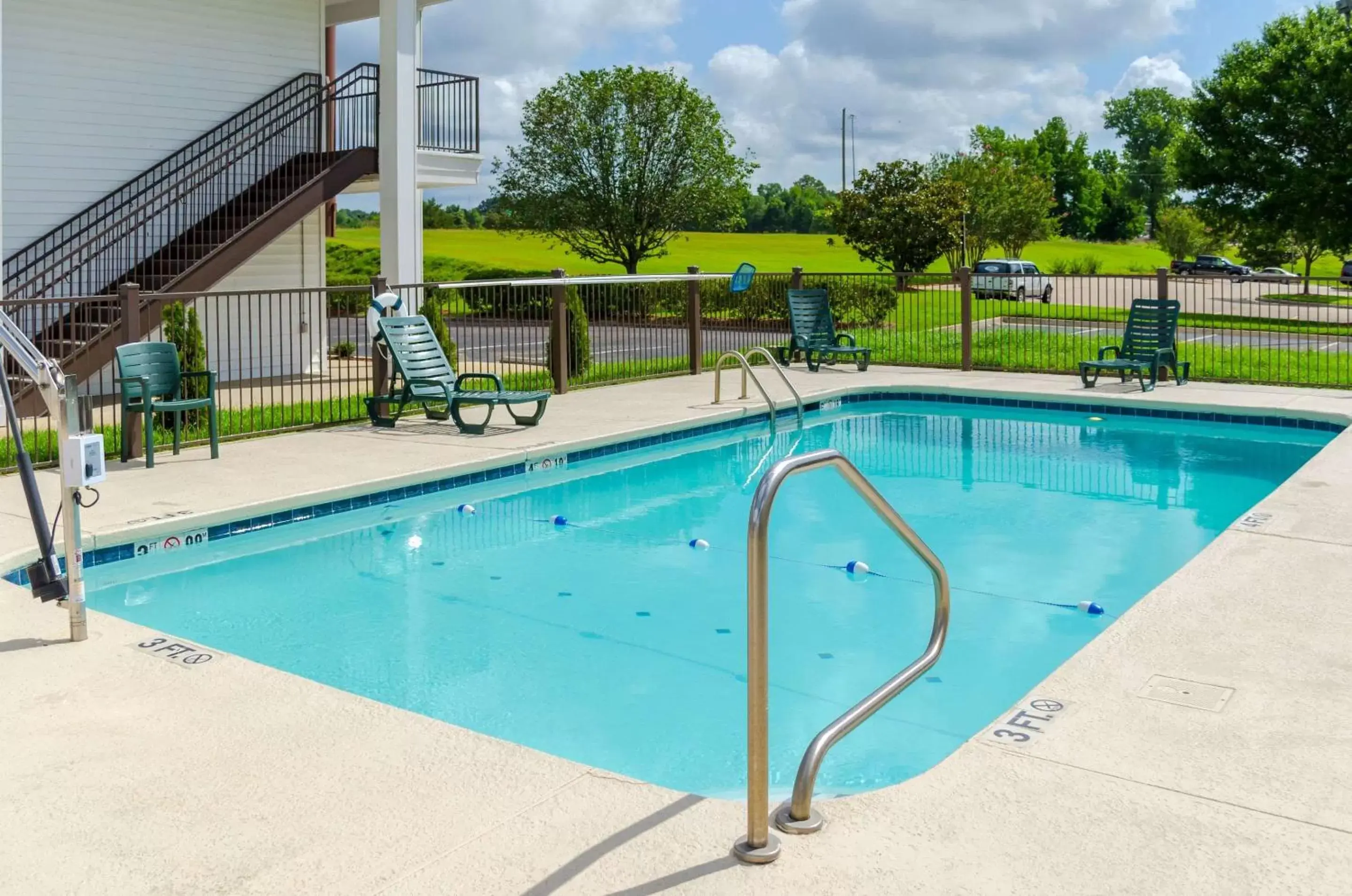 On site, Swimming Pool in Quality Inn Vicksburg