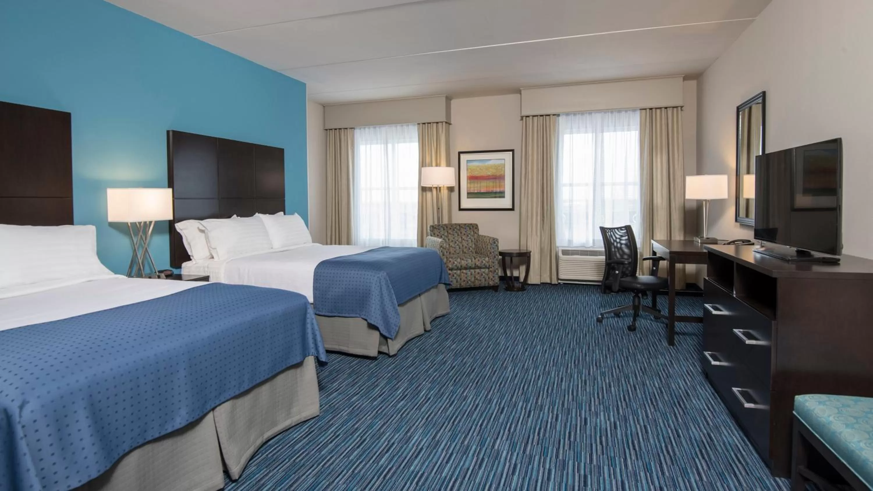 Photo of the whole room, Bed in Holiday Inn Indianapolis Airport by IHG