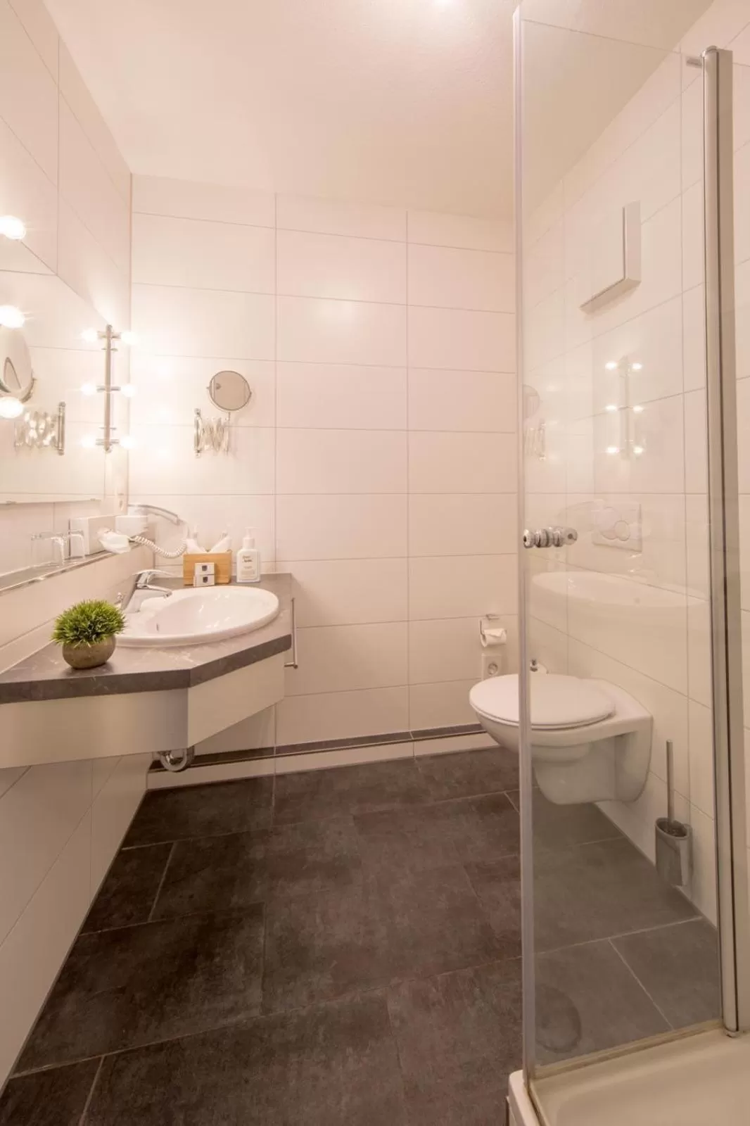 Bathroom in Hotel Am Kurpark Späth