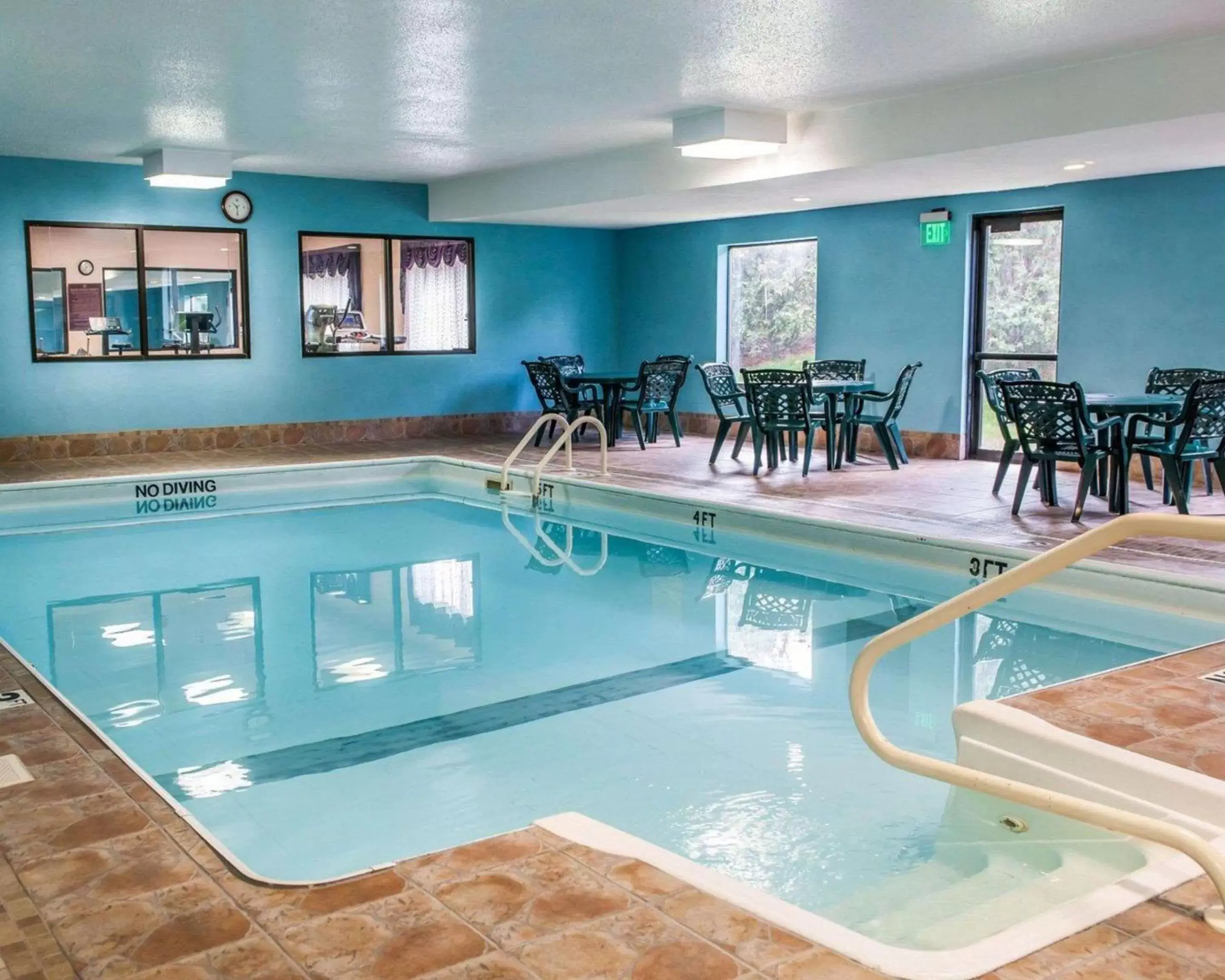 On site, Swimming Pool in Quality Inn & Suites South Bend Airport