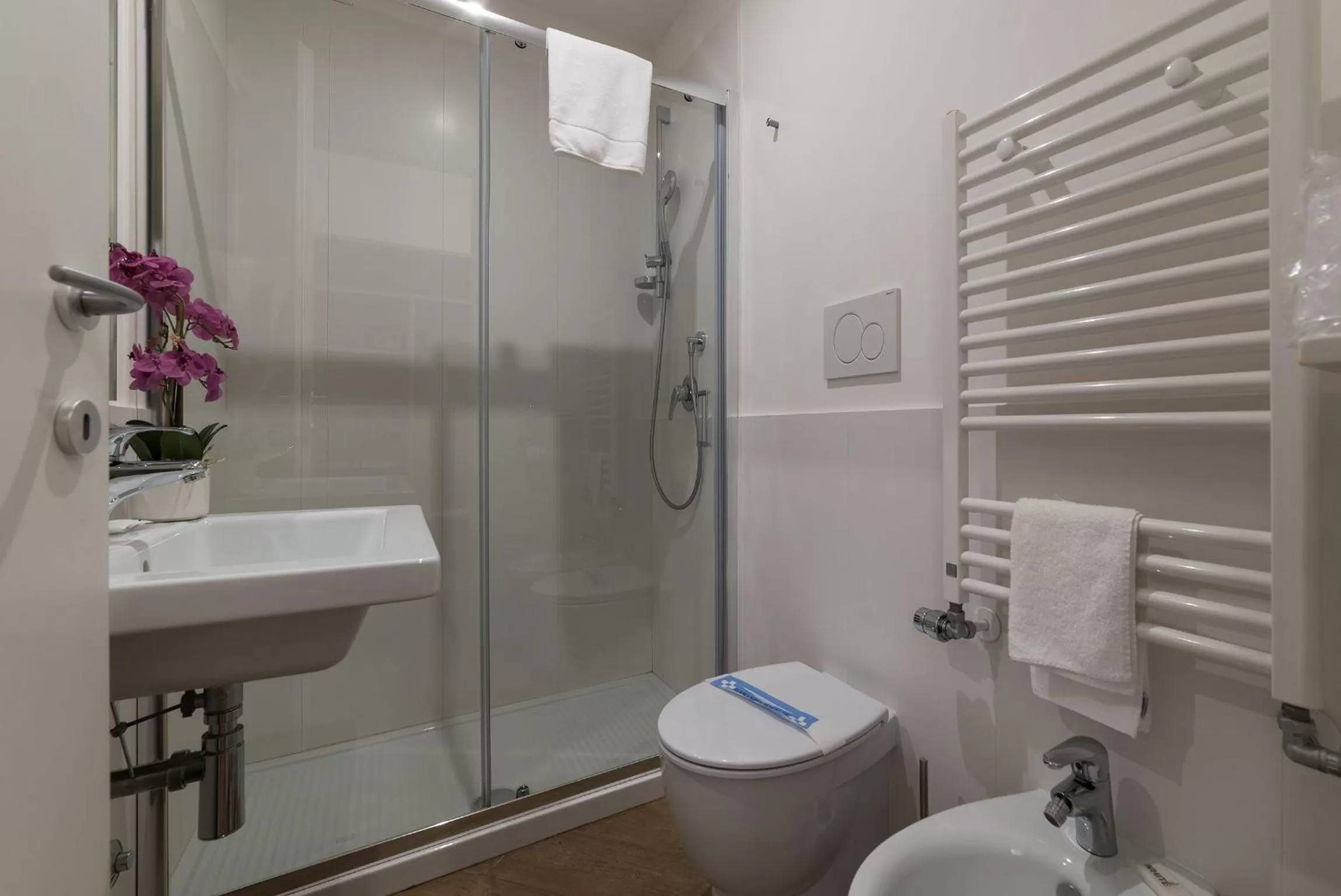 Bathroom in Hotel Mimosa Pantheon