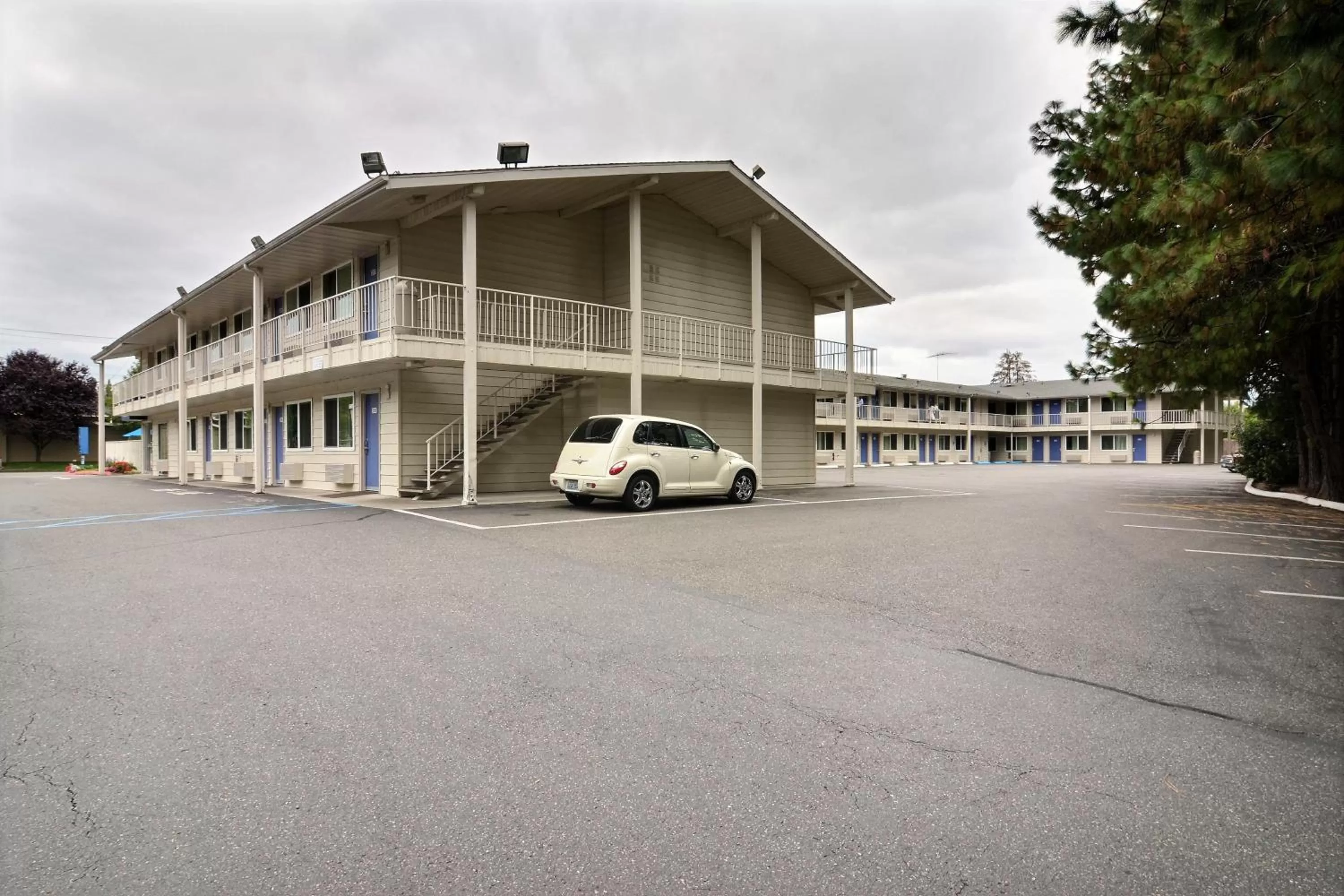 Facade/entrance in Motel 6-Tumwater, WA - Olympia
