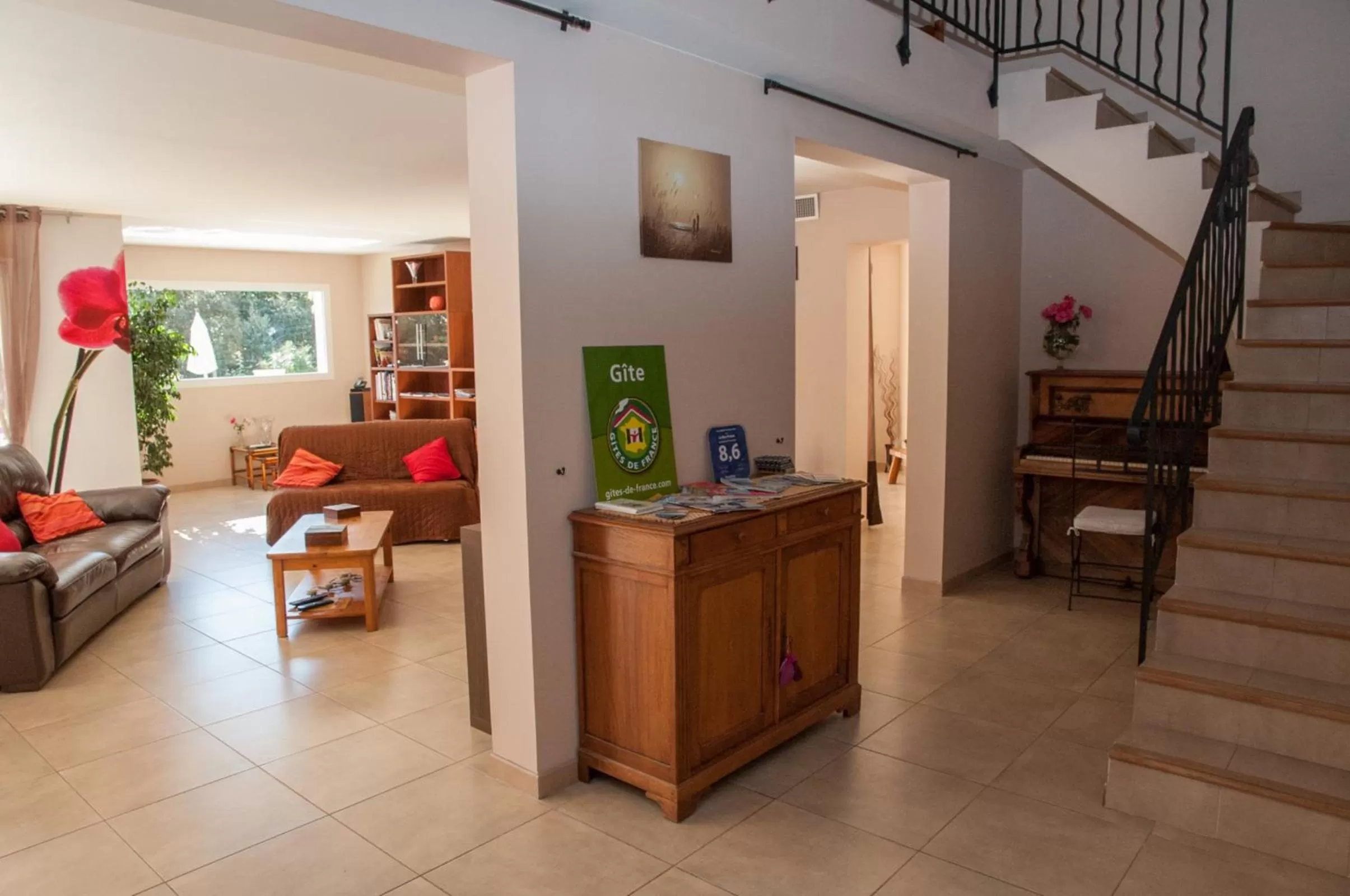 Lobby or reception, Lounge/Bar in Le Mas Pinède