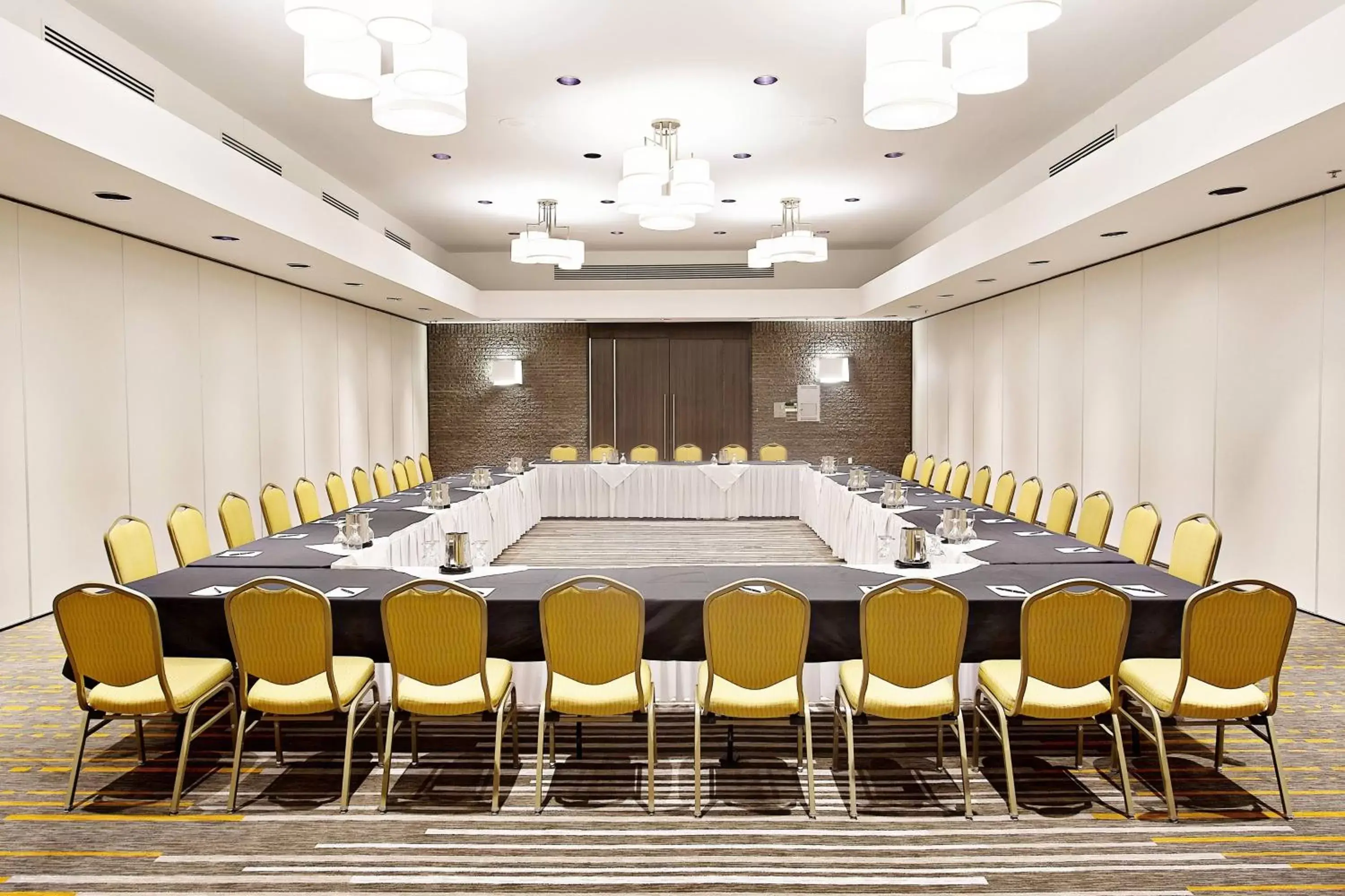 Meeting/conference room in Delta Hotels by Marriott Quebec