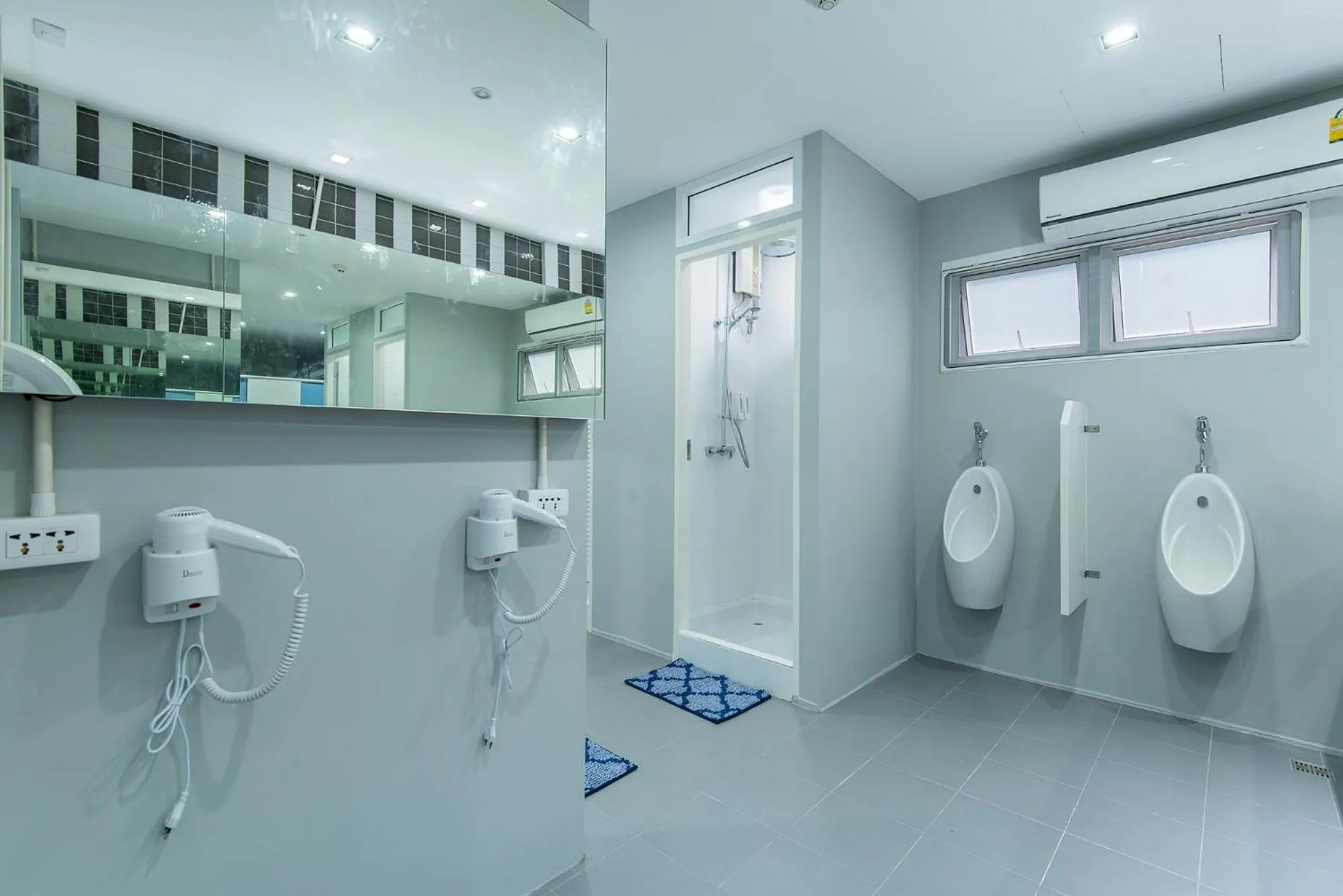 Shower in Siam Stadium Hostel