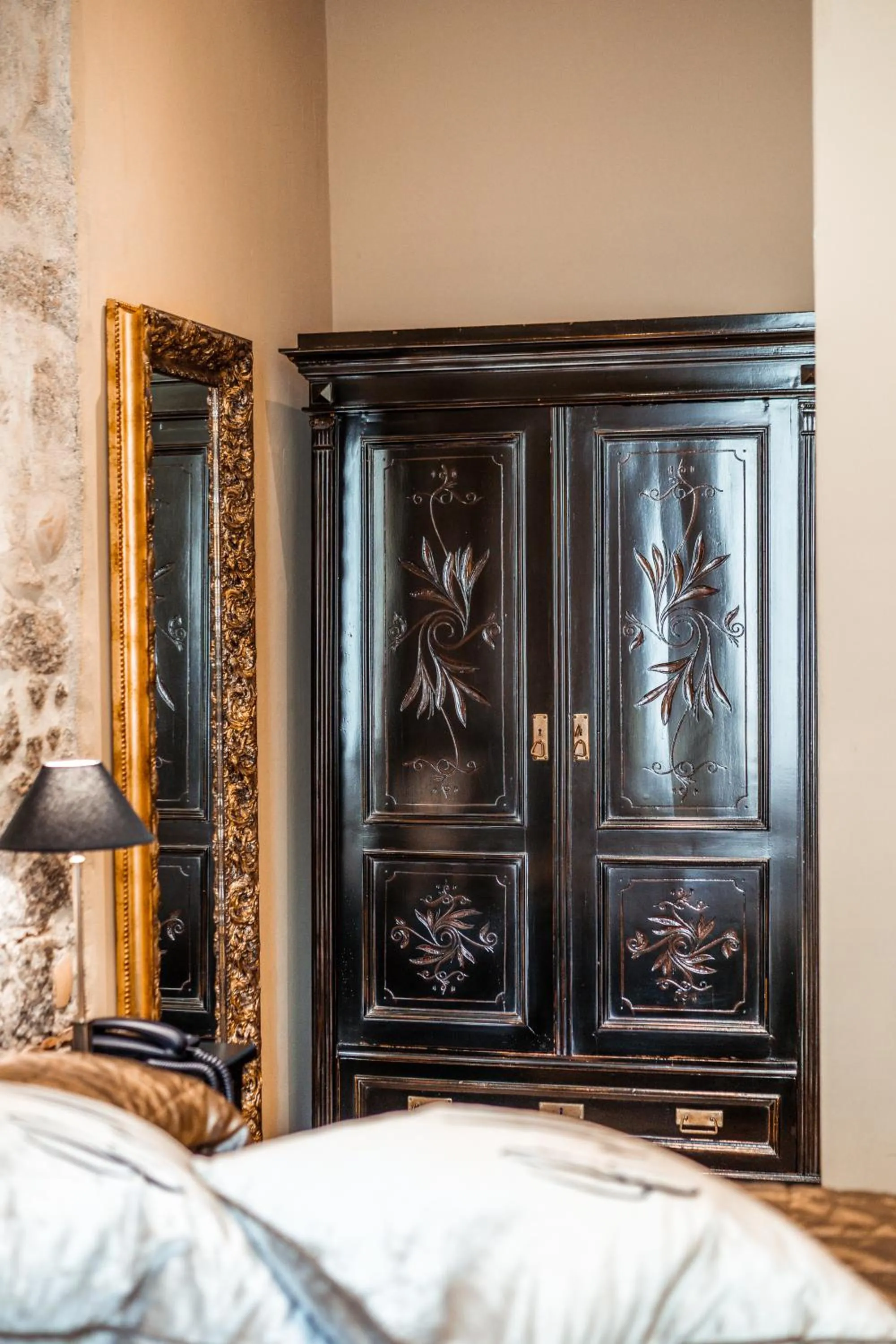 Decorative detail, Bed in La Locanda Del Conte Mameli