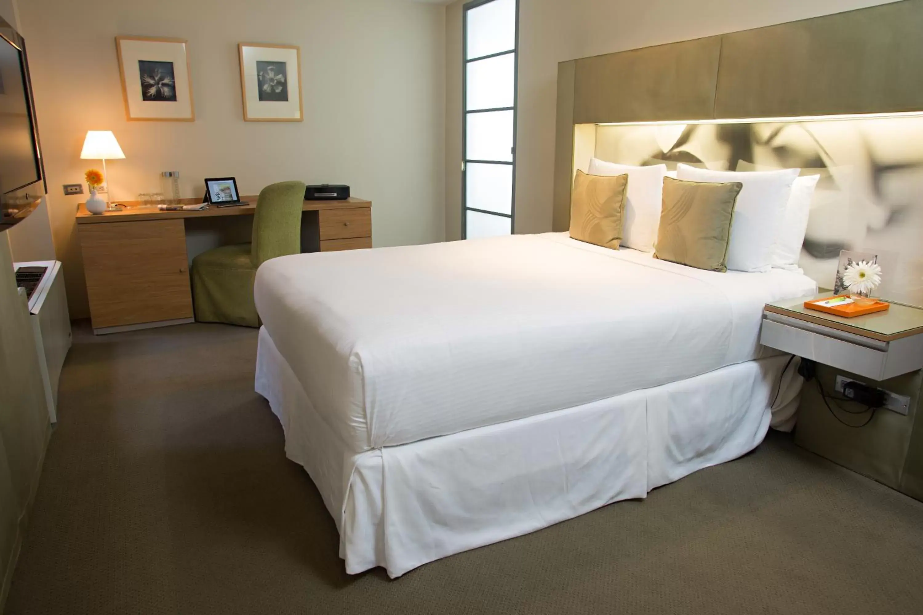 Bedroom, Bed in Shoreham Hotel