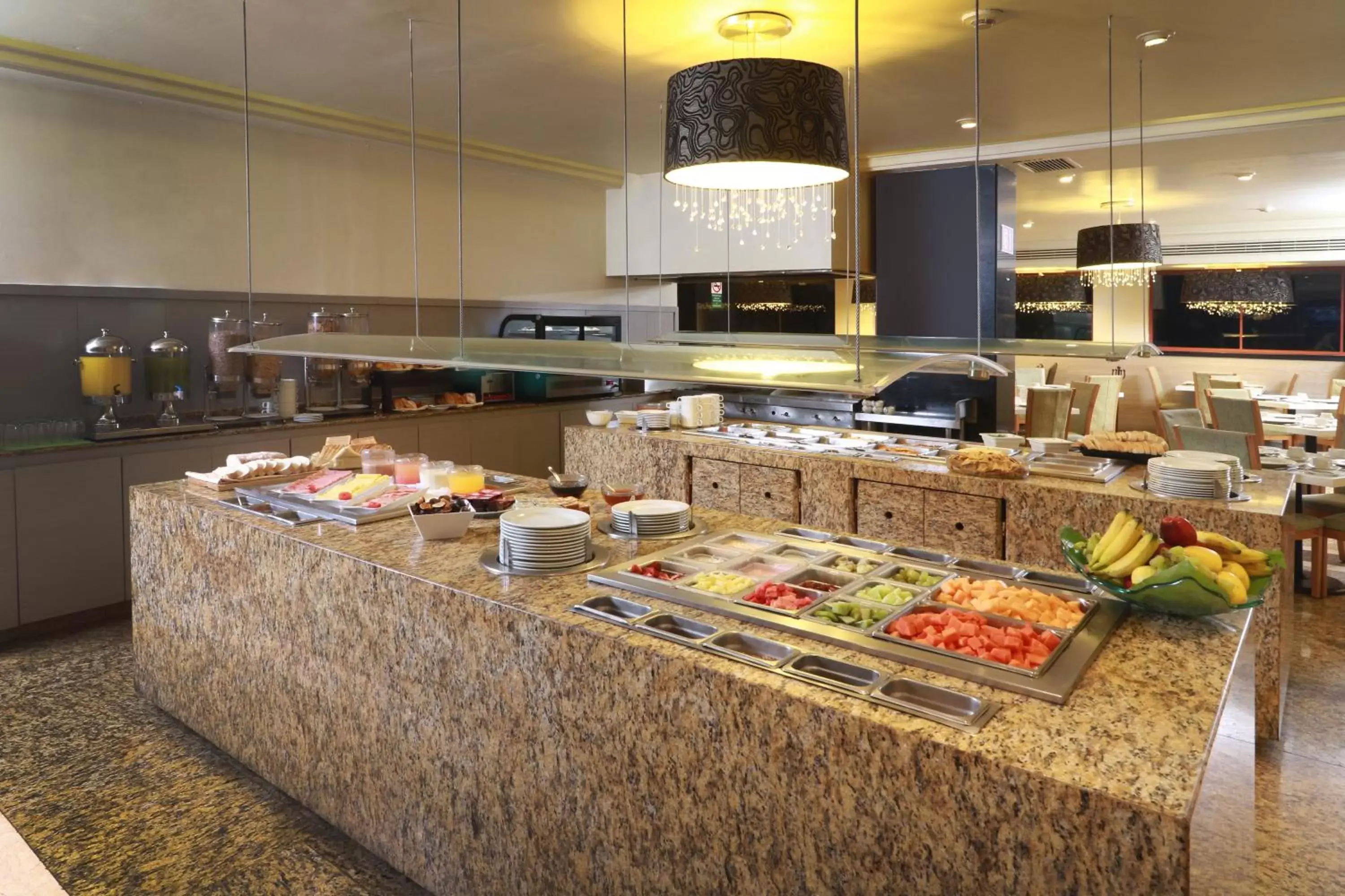 Restaurant/places to eat, Kitchen/Kitchenette in Holiday Inn Mexico City - Trade Center, an IHG Hotel