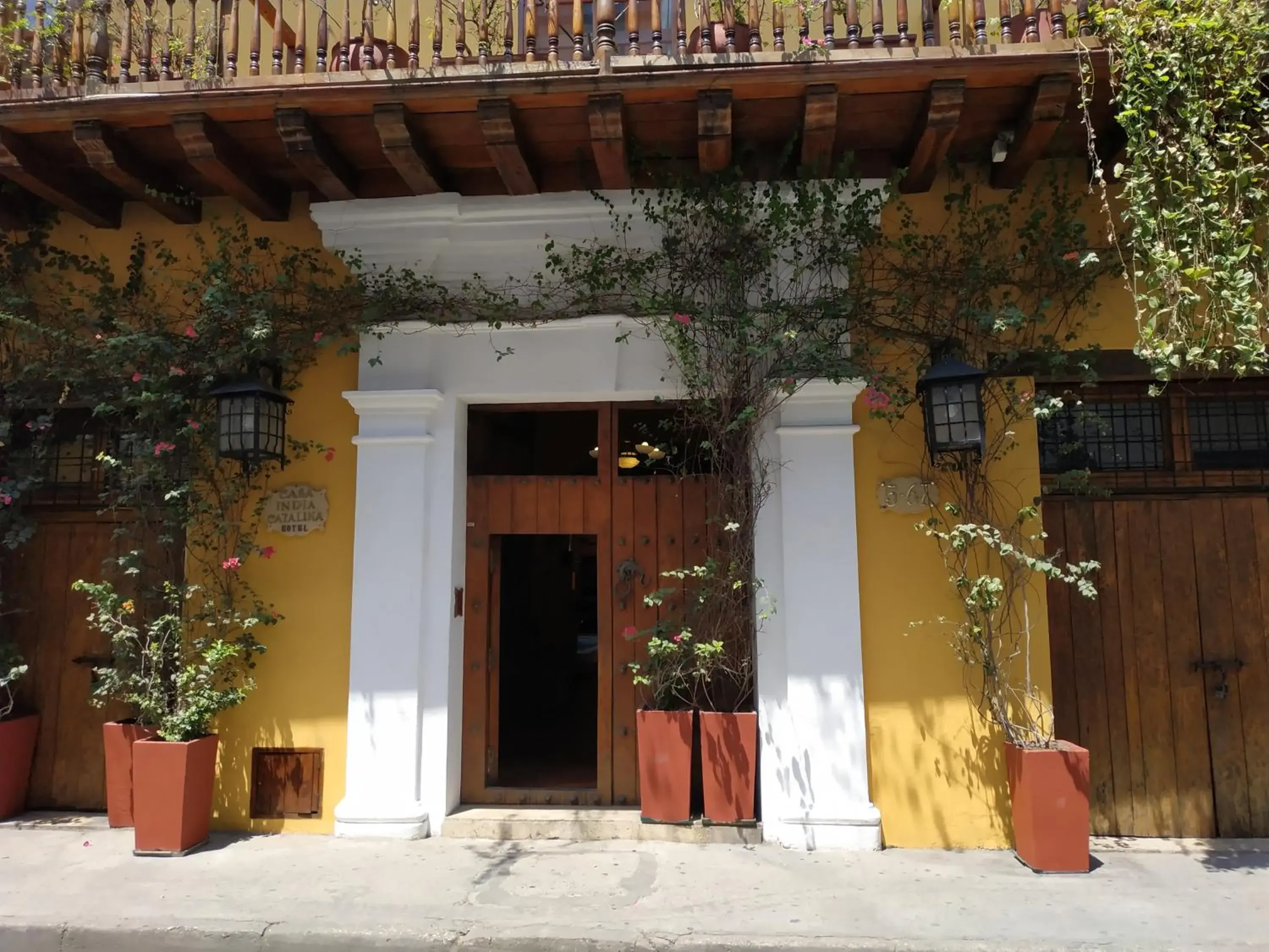 Facade/entrance in Casa India Catalina