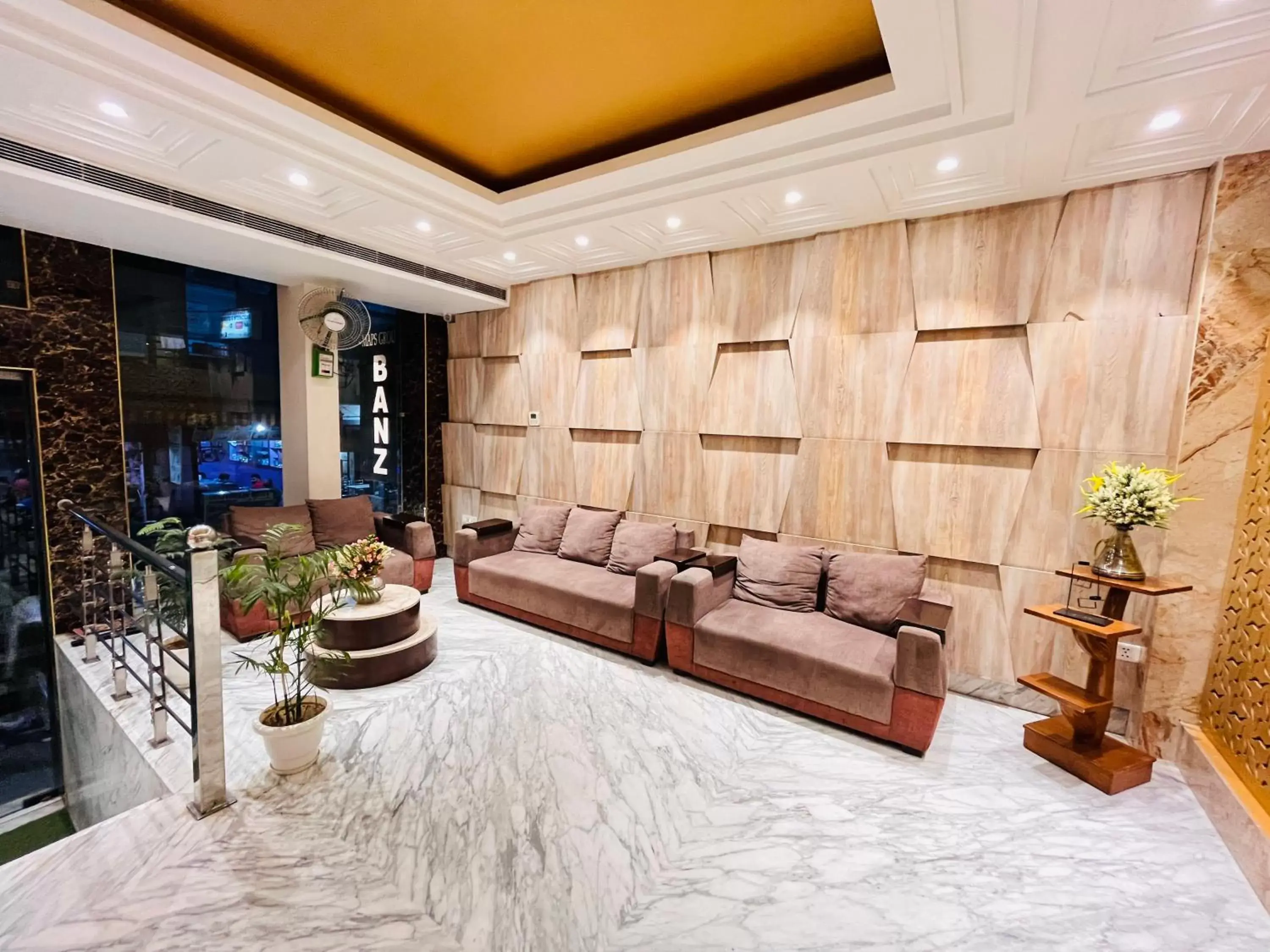 Living room, Lobby/Reception in Hotel Banz - Near Delhi International Airport