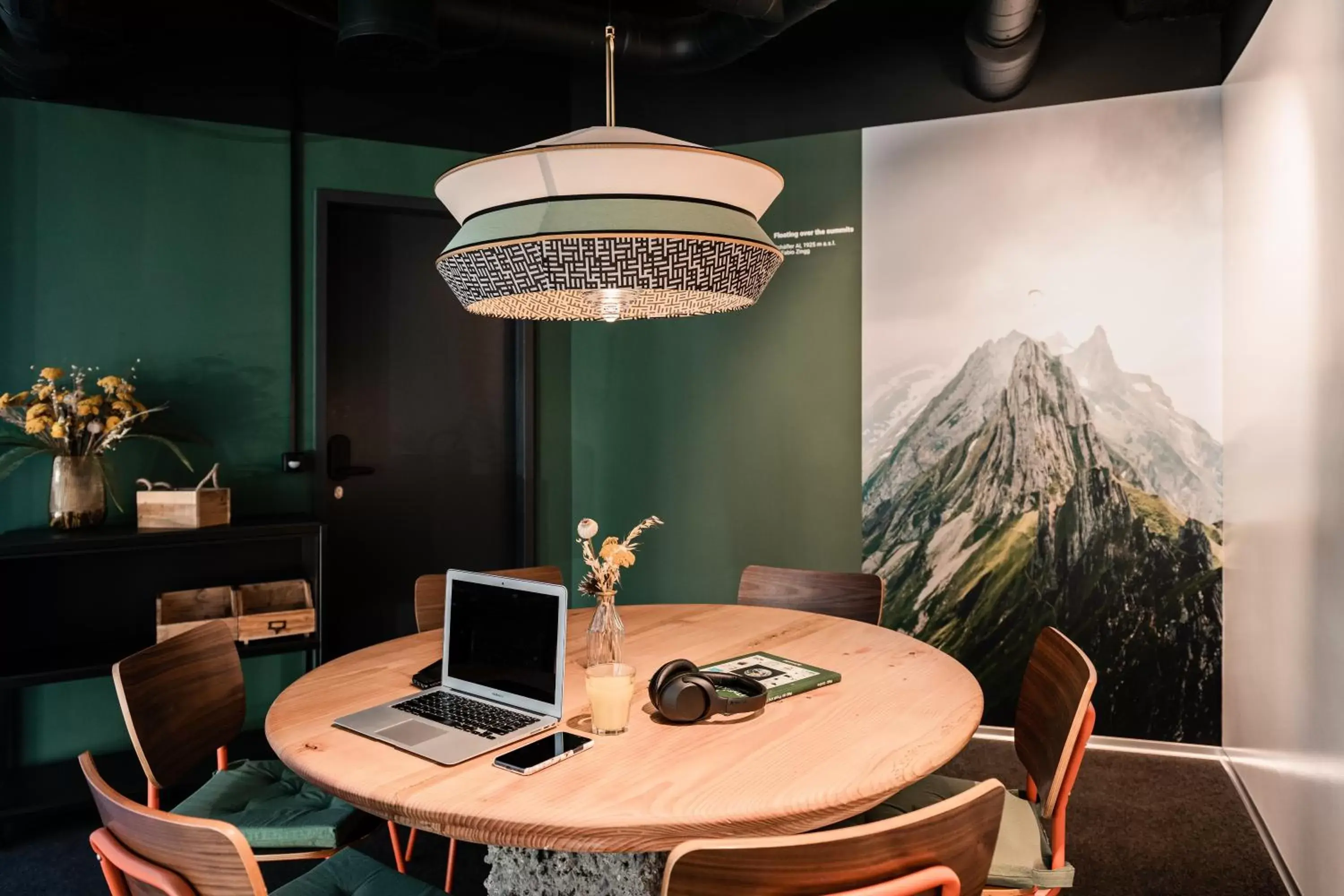 Meeting/conference room in Capsule Hotel - Alpine Garden Zurich Airport