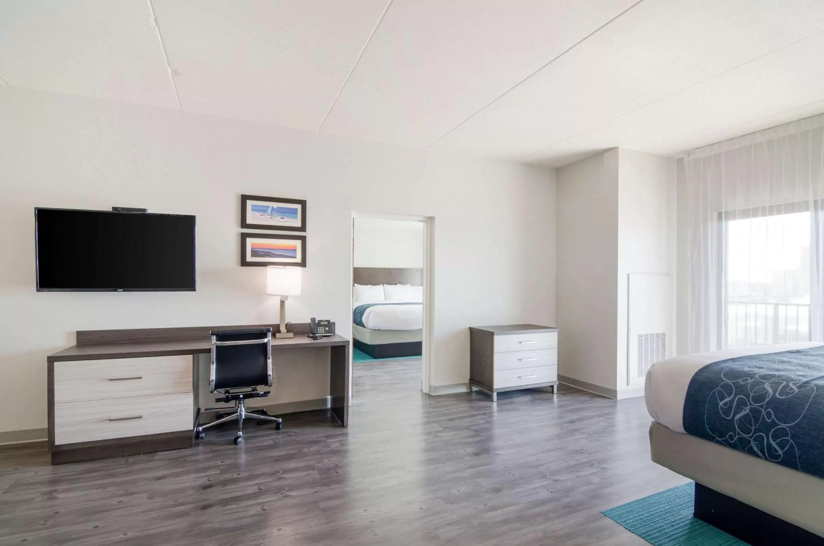 Photo of the whole room, Bed in Comfort Inn & Suites Gulf Shores East Beach near Gulf State Park