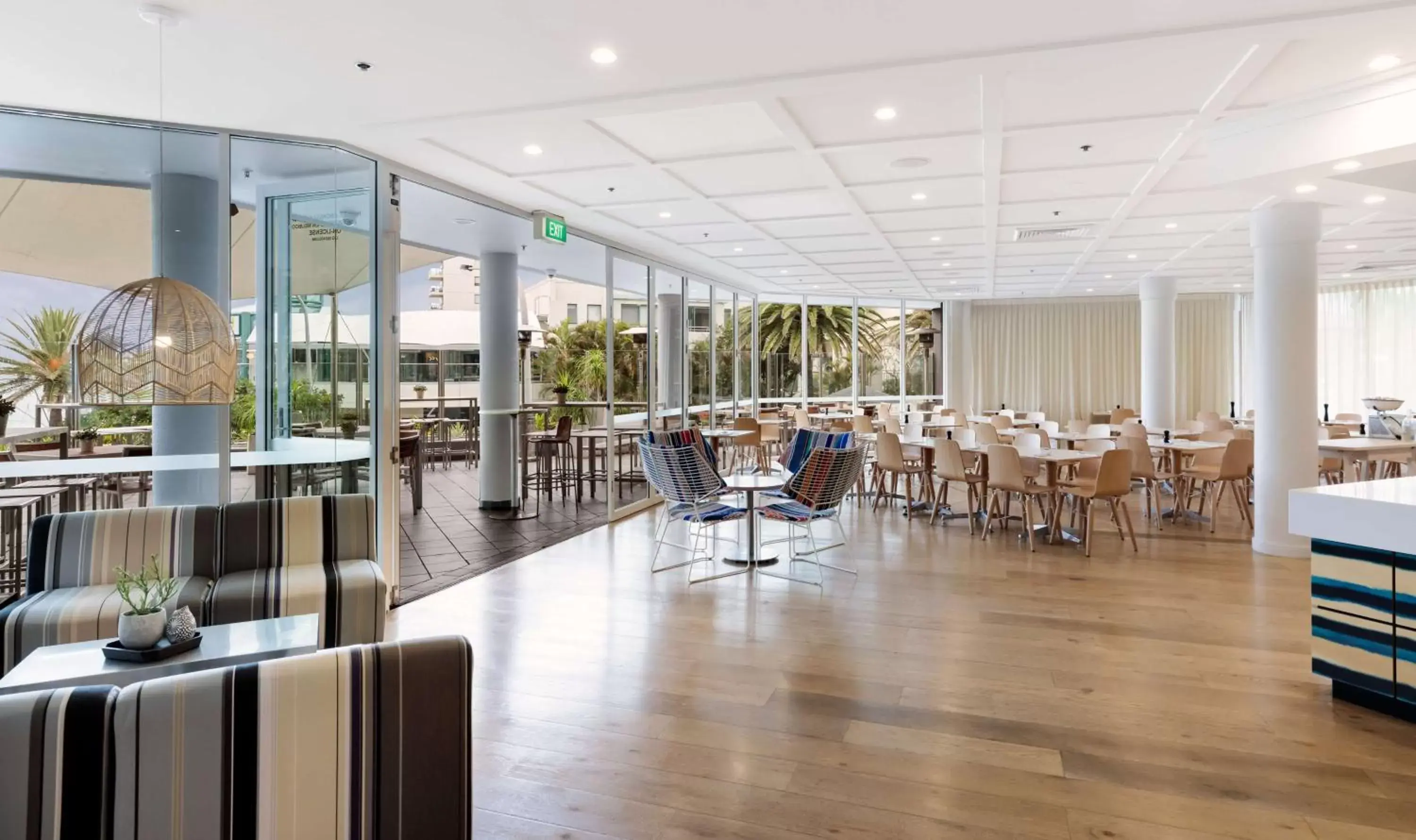 Restaurant/Places to Eat in Rydges Cronulla Beachside