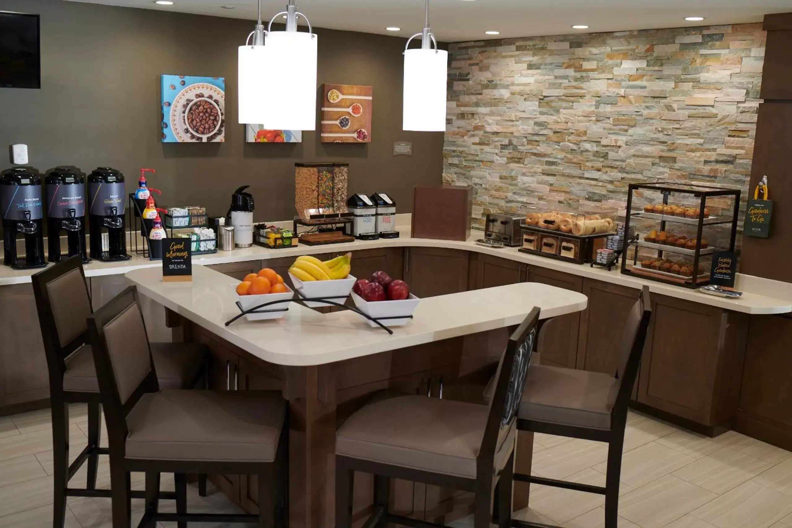 Breakfast, Restaurant/Places to Eat in Staybridge Suites Charlottesville Airport, an IHG Hotel