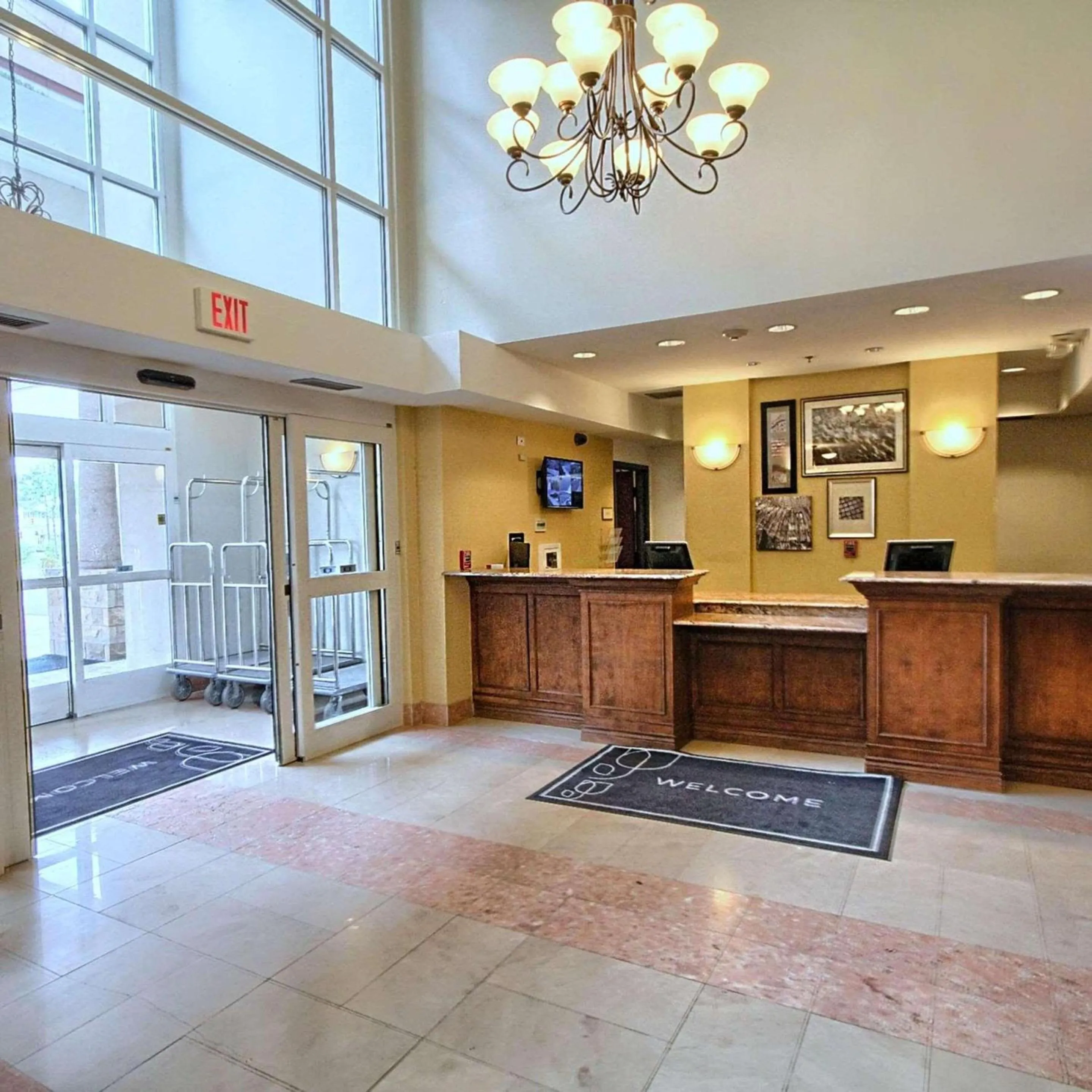 Lobby or reception in Country Inn & Suites by Radisson, Dearborn, MI