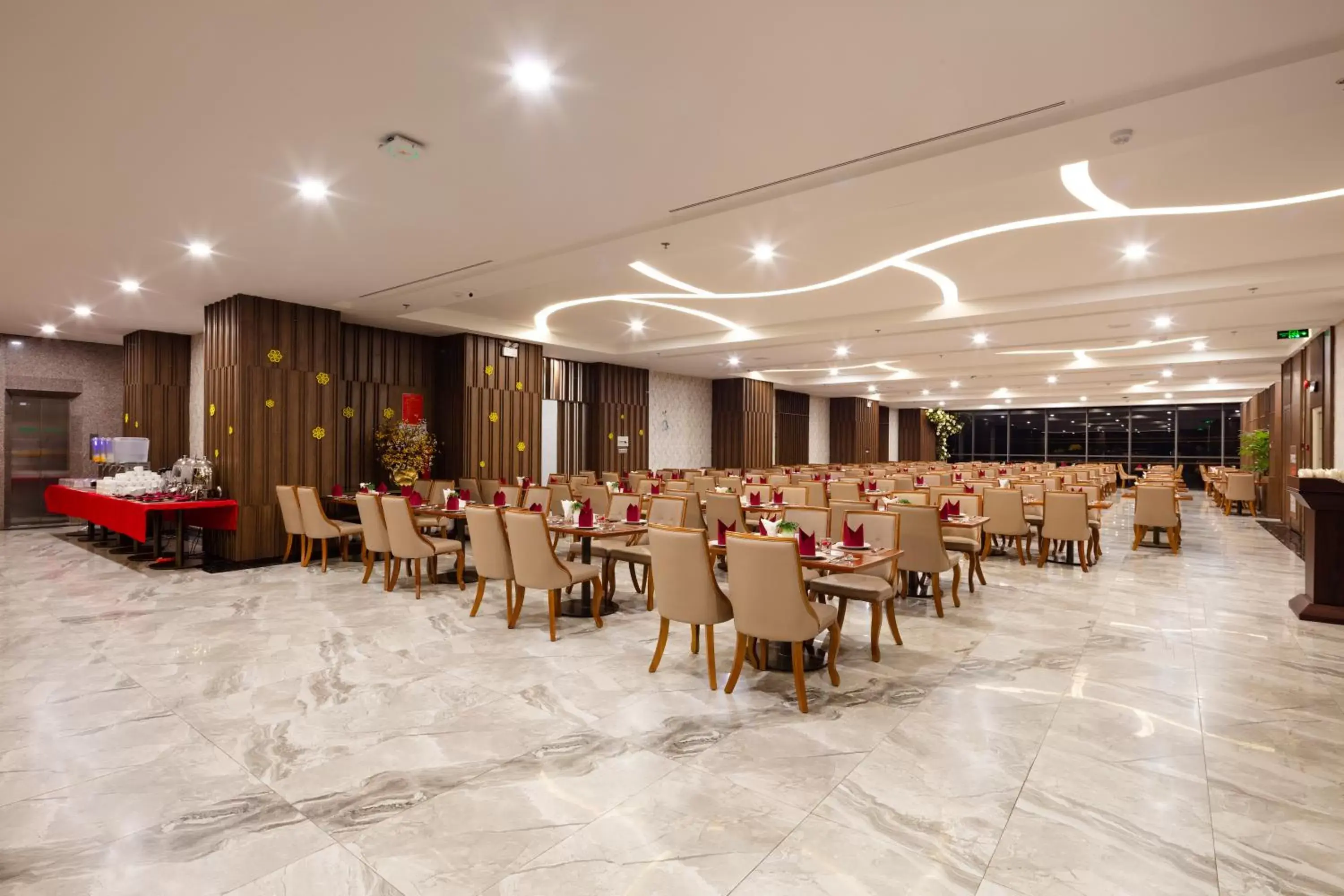 Restaurant/Places to Eat in Vesna Hotel