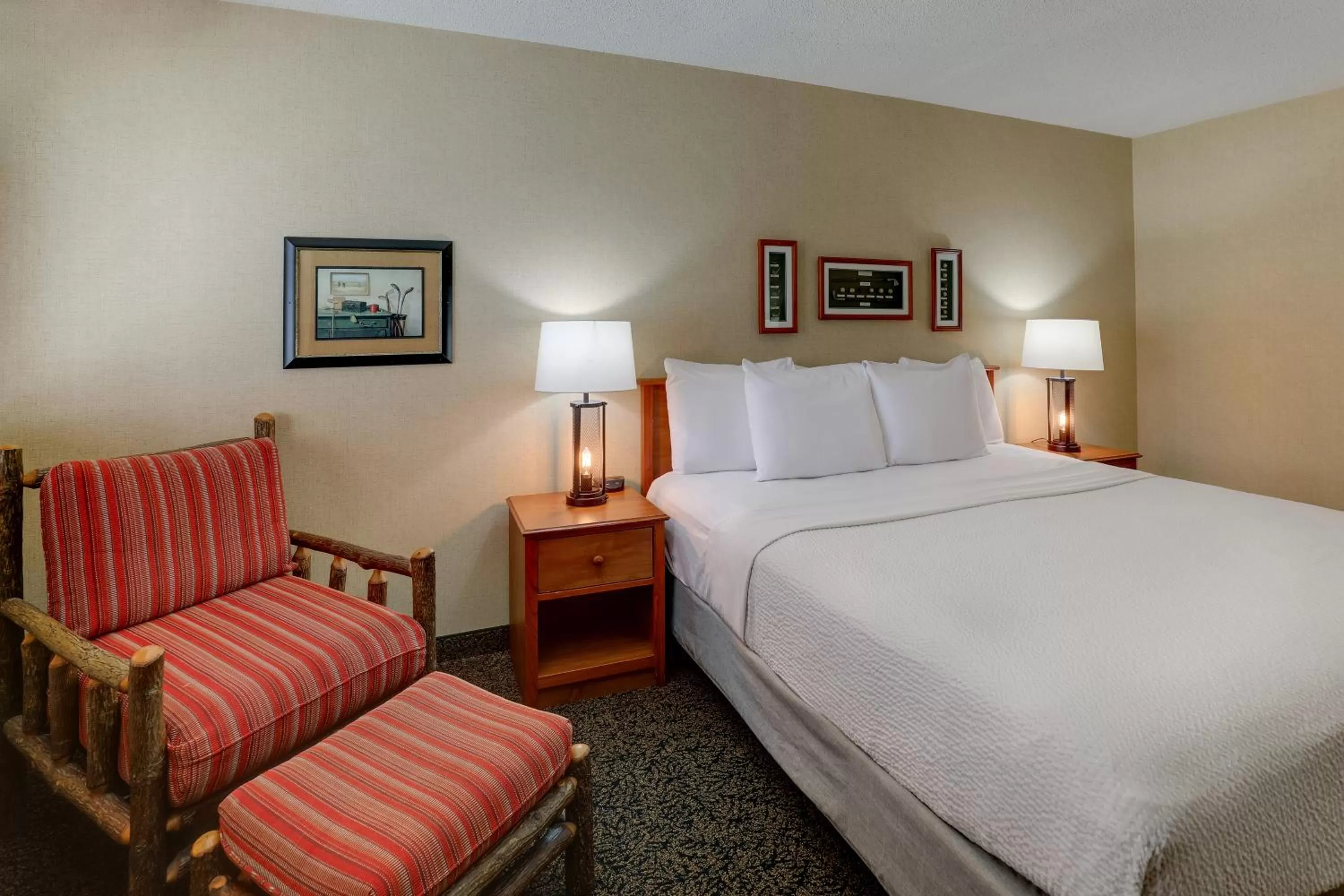 Bed in Stoney Creek lnn Galena