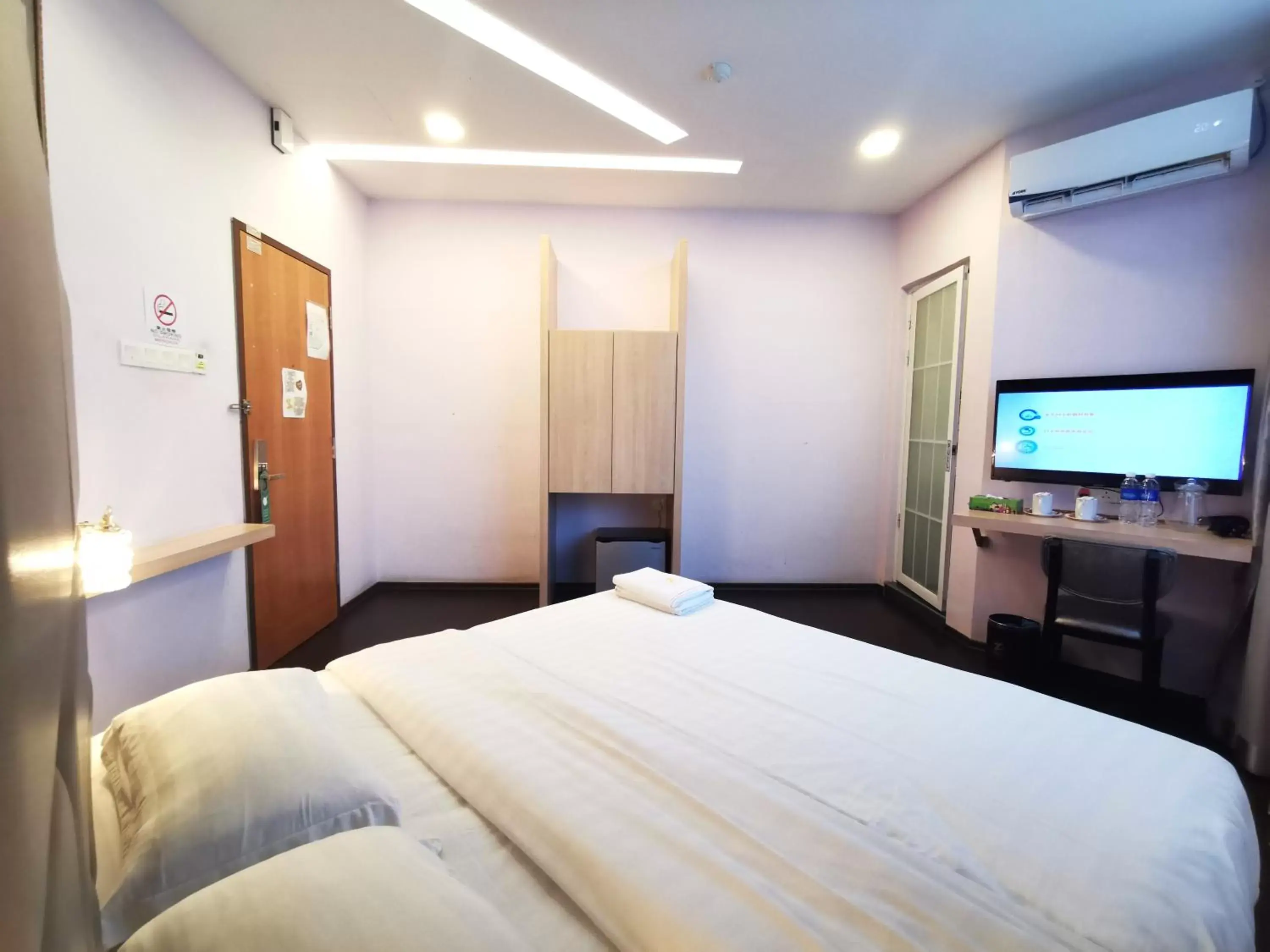 Bed in Zenz Hotel Bed in Zenz Hotel