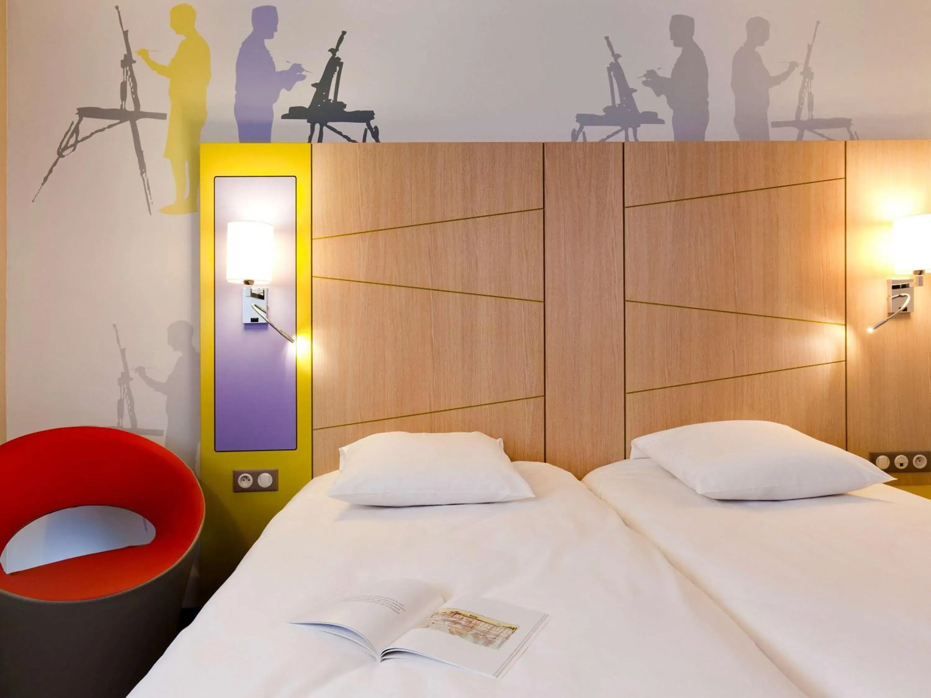 Bedroom, Bed in ibis Styles Honfleur Centre Historique