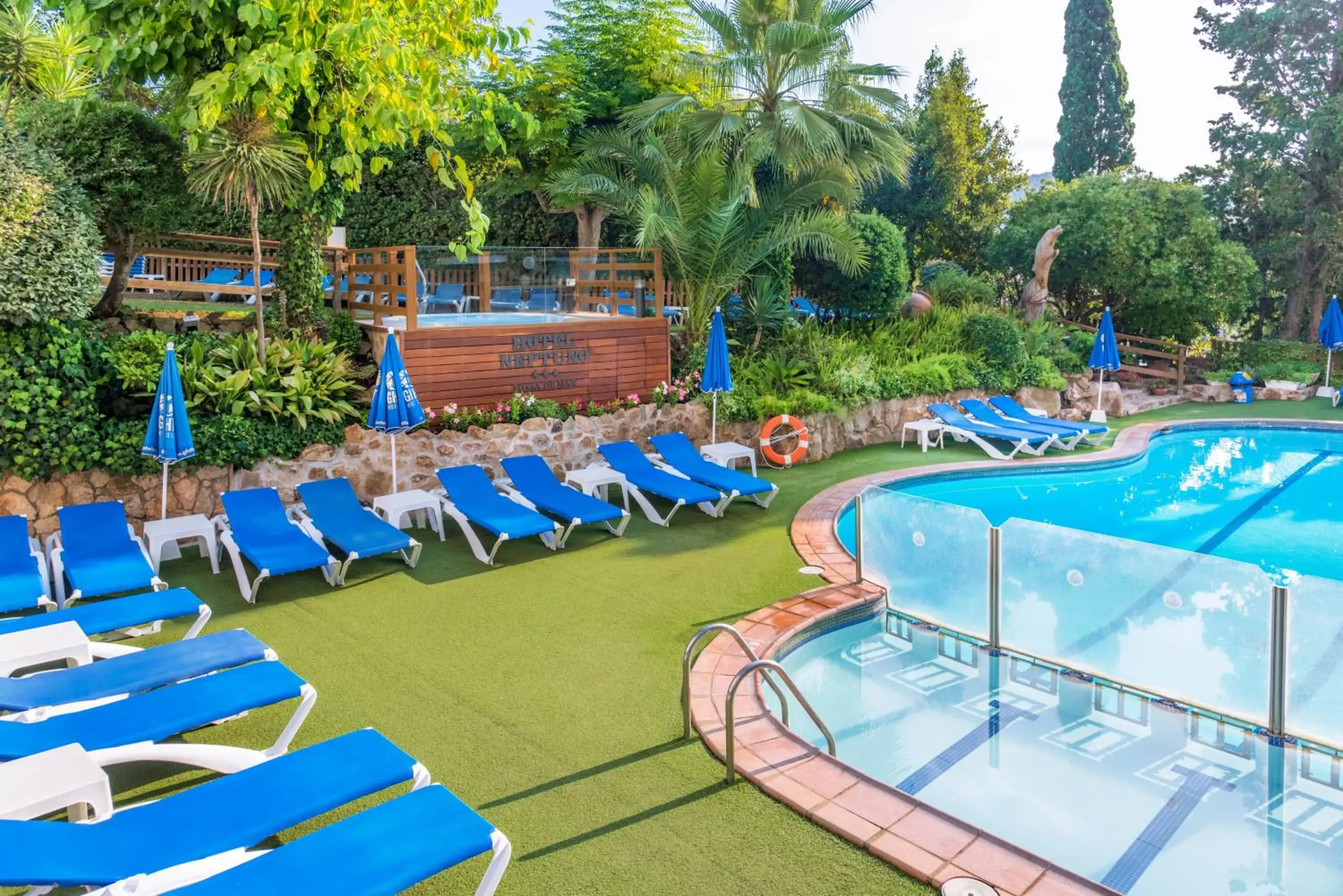 Swimming pool in Hotel GHT Neptuno-Tossa & Venus SPA Swimming pool in Hotel GHT Neptuno-Tossa & Venus SPA