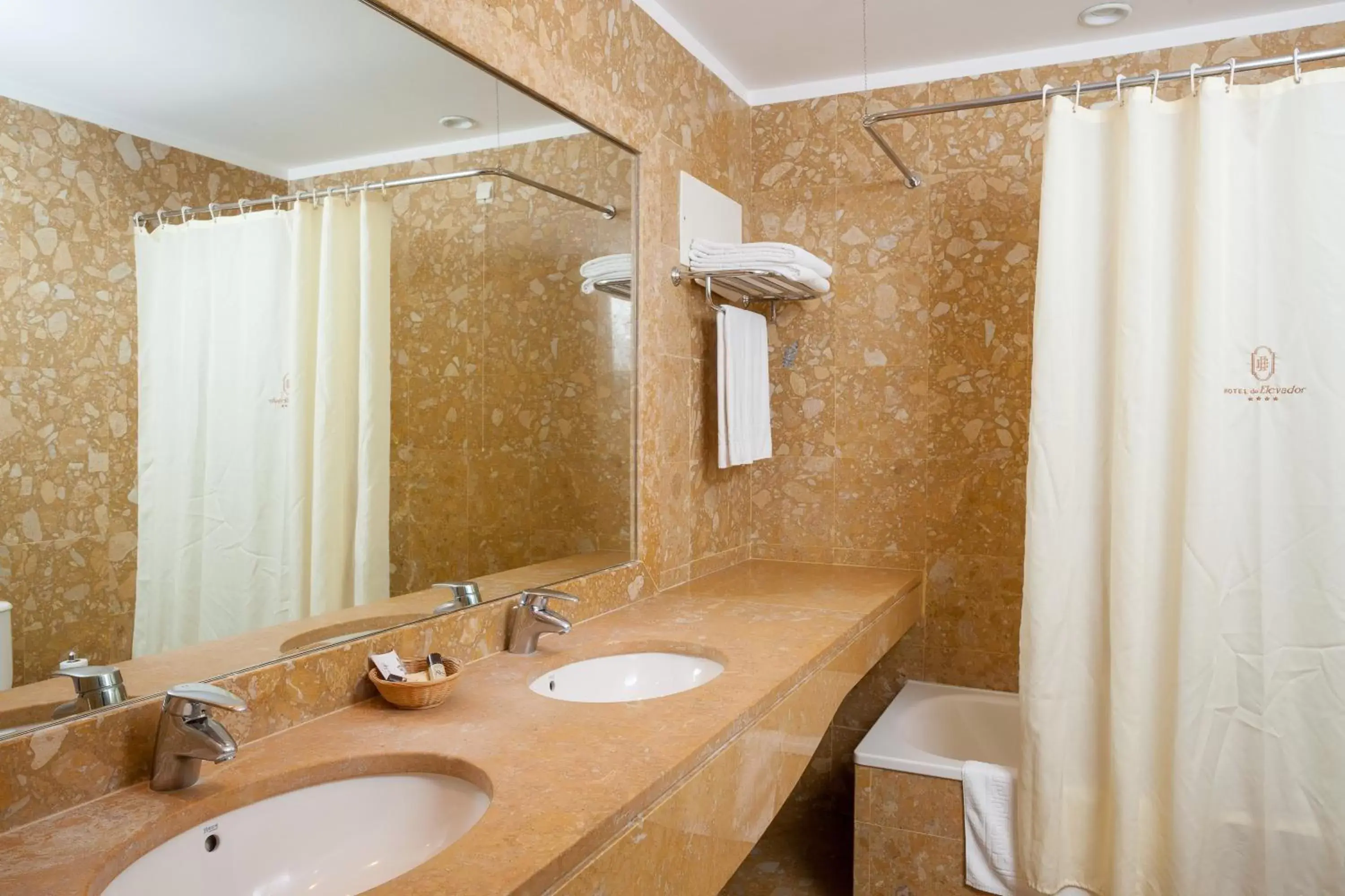 Bathroom in Hotel do Elevador Bathroom in Hotel do Elevador