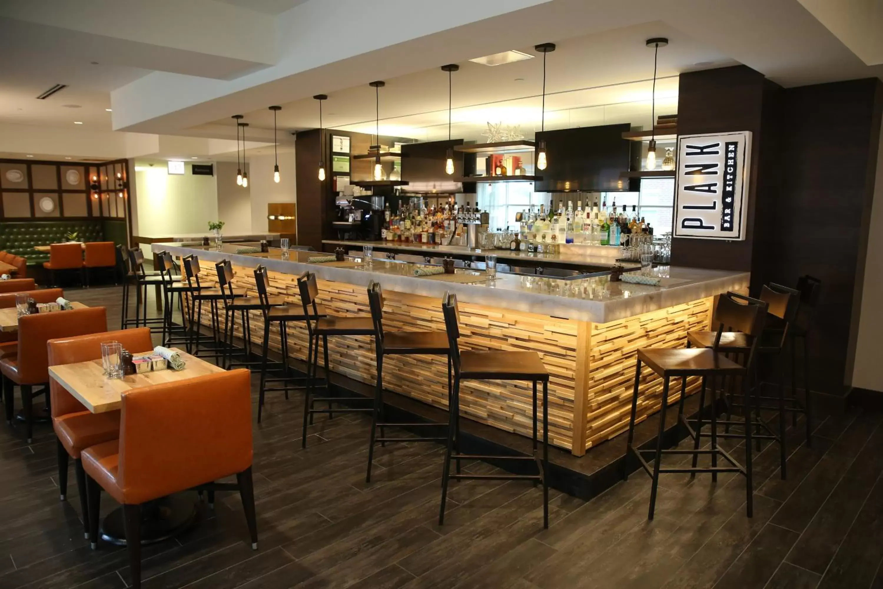 Lounge or bar, Lounge/Bar in Hotel Indigo Naperville Riverwalk, an IHG Hotel