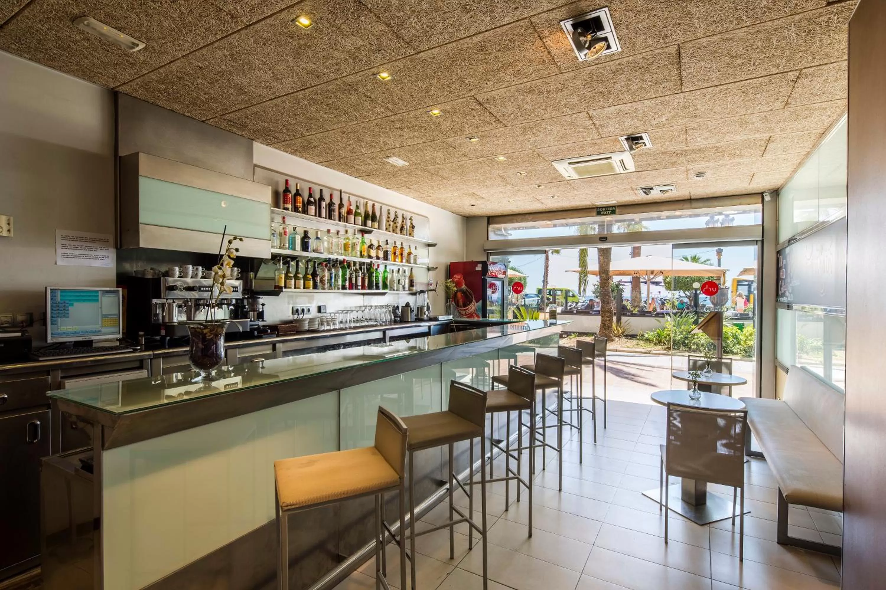 Lounge or bar in URH Excelsior