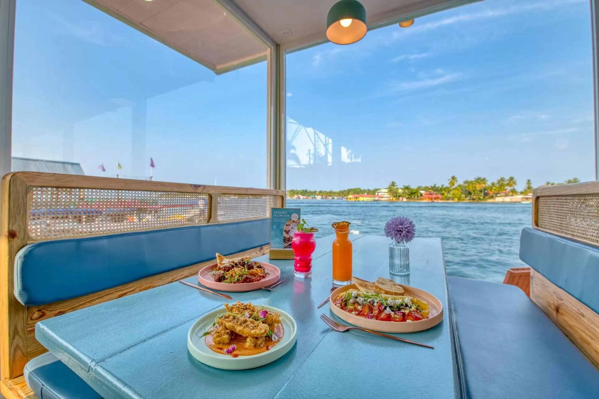 Restaurant/places to eat in Bocas Paradise Hotel