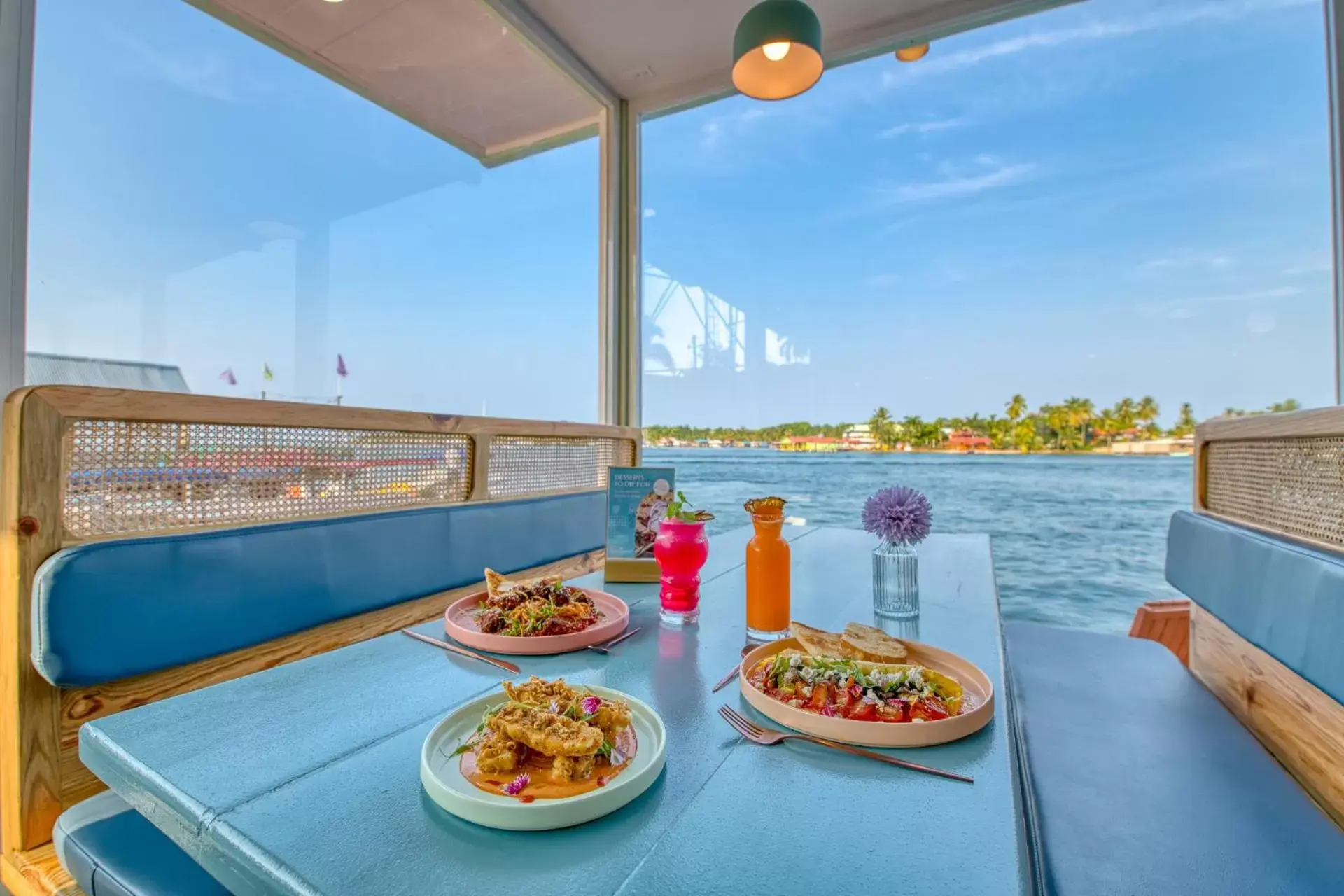 Restaurant/places to eat in Bocas Paradise Hotel Restaurant/places to eat in Bocas Paradise Hotel