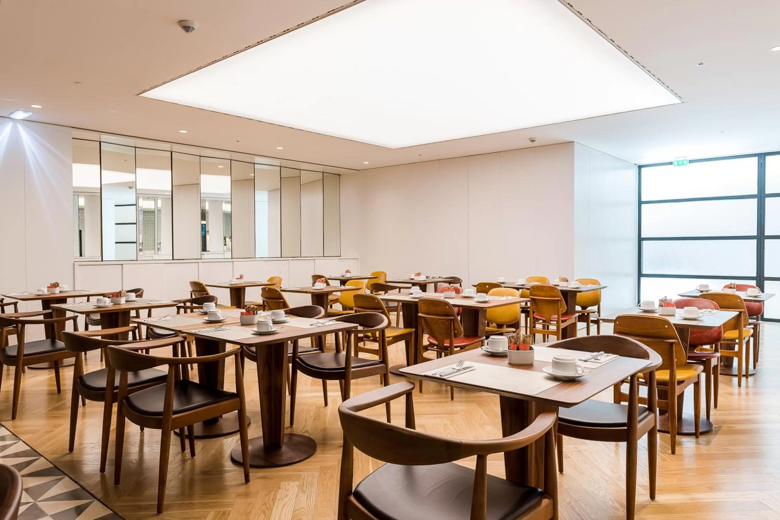 Restaurant/places to eat in Lux Lisboa Park