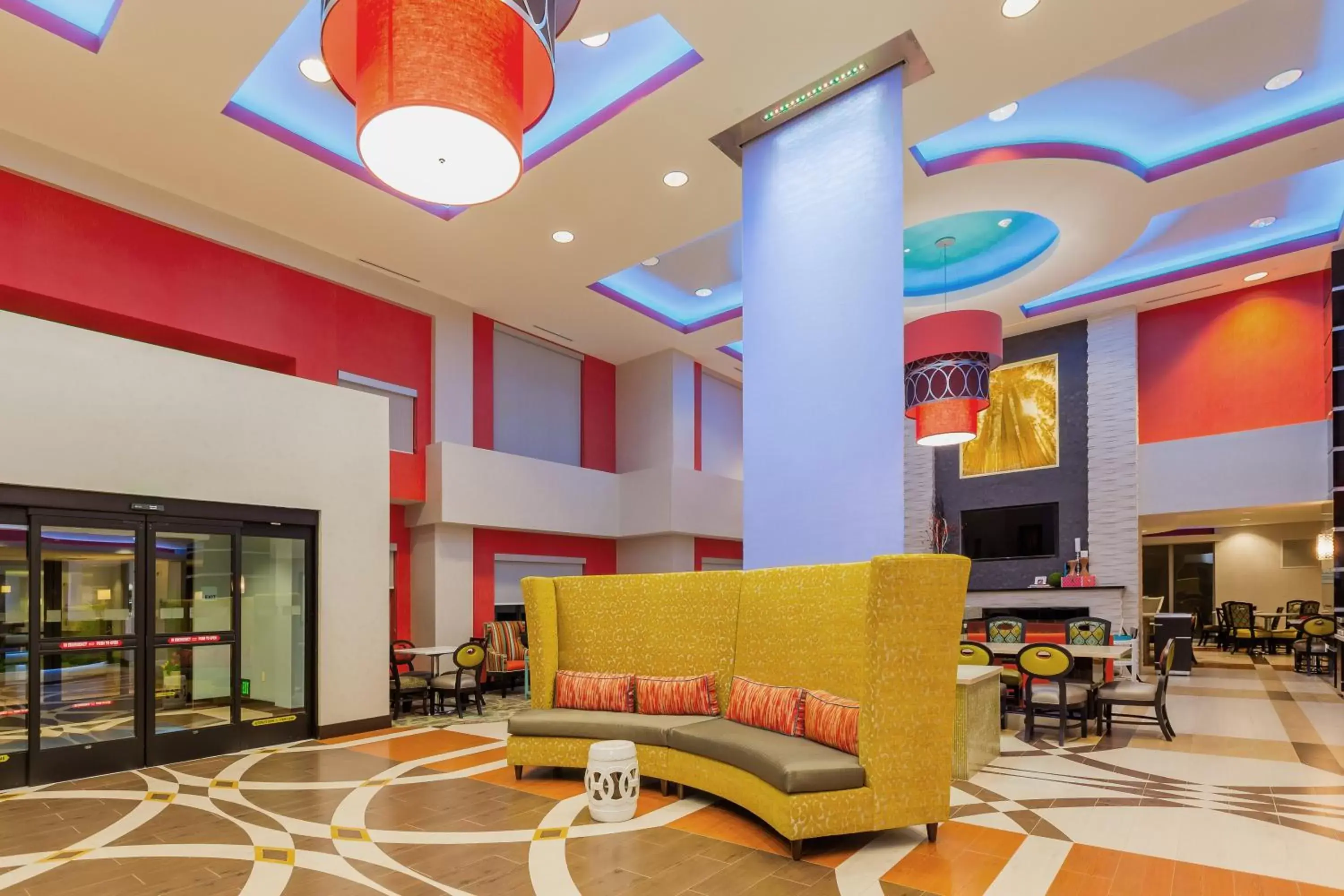 Lobby or reception, Lobby/Reception in Holiday Inn Express & Suites Eureka, an IHG Hotel