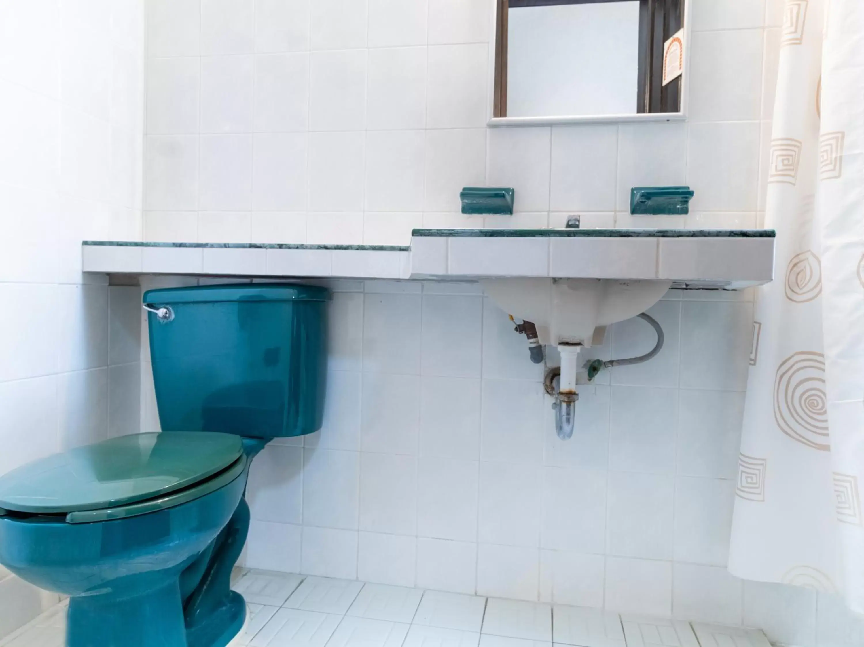 Bathroom, Kitchen/Kitchenette in Hotel Villa Real II