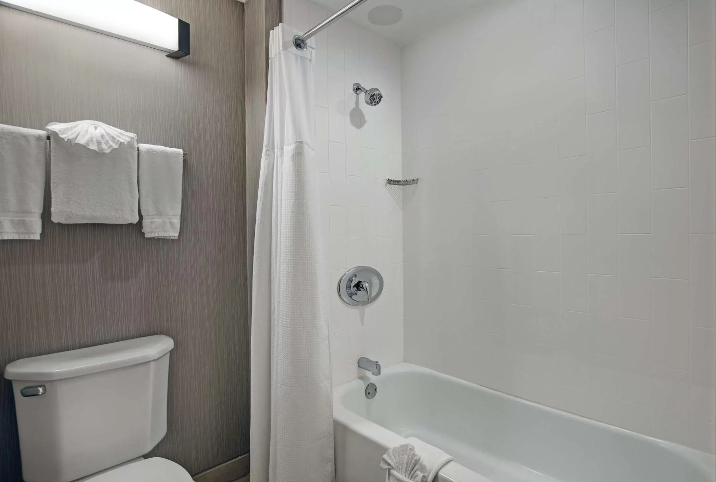 Bathroom in Homewood Suites by Hilton Chicago-Lincolnshire