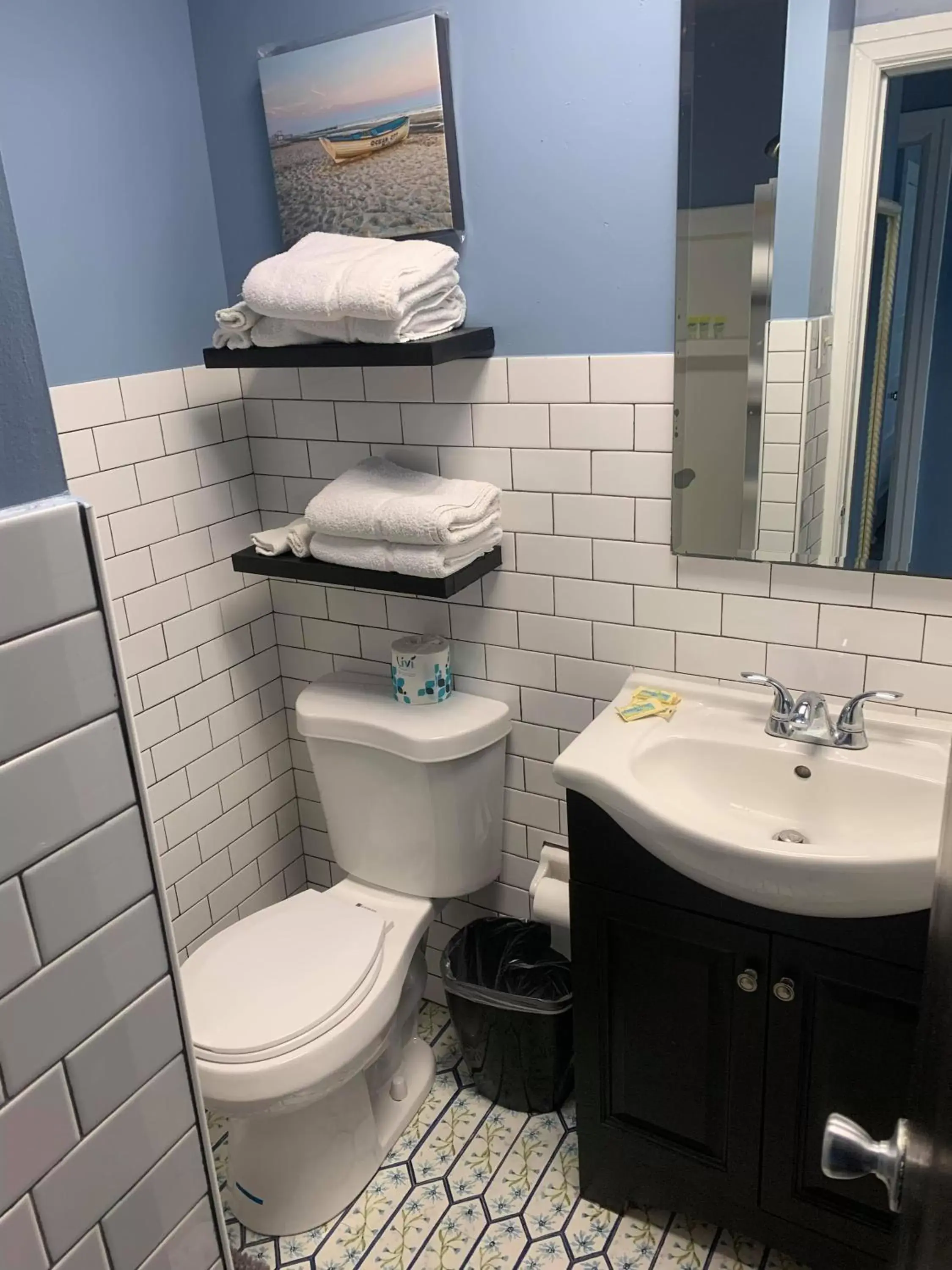 Bathroom in Ocean Manor 1100 Inn