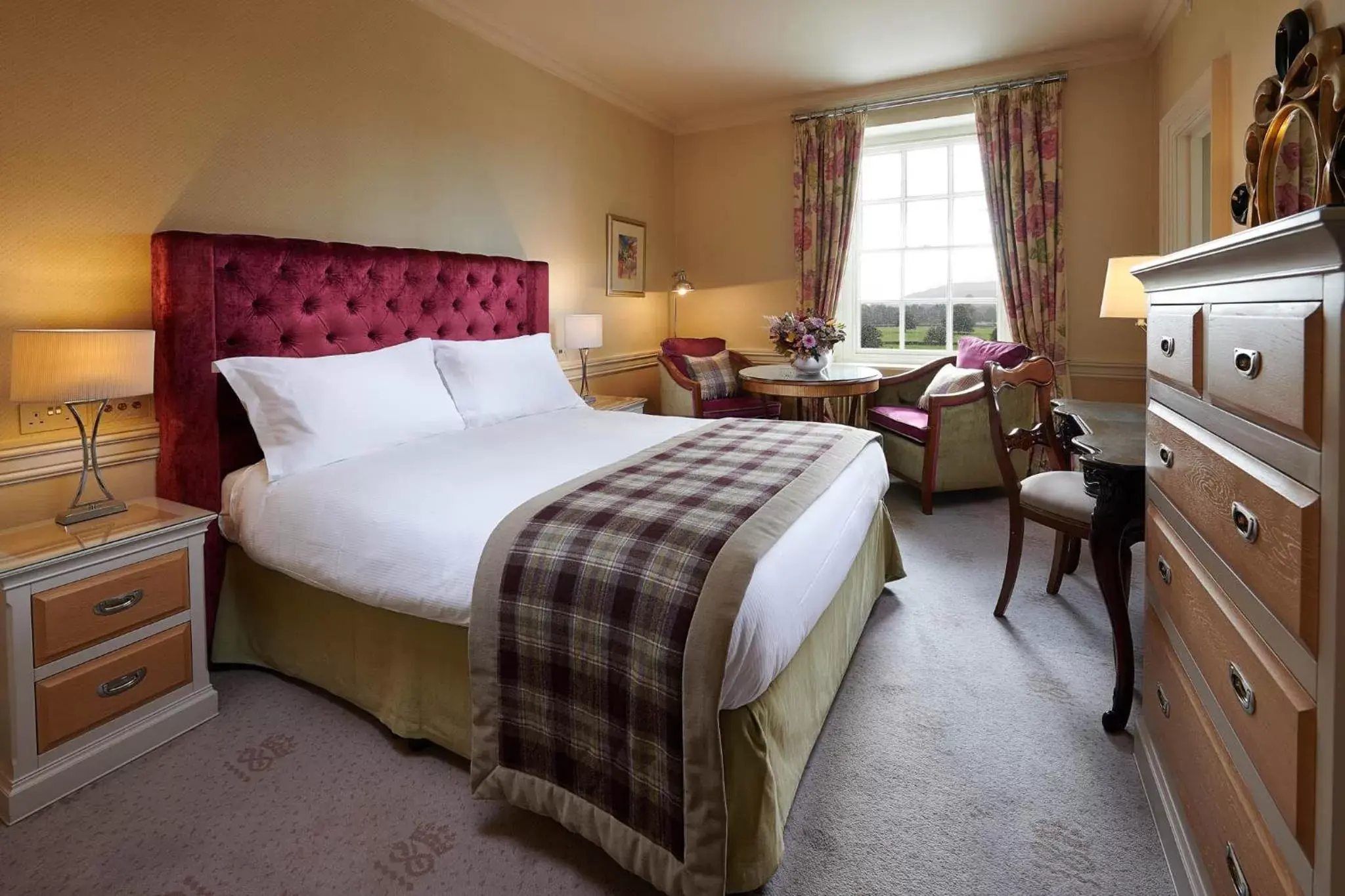 Bedroom, Bed in Cavendish Hotel