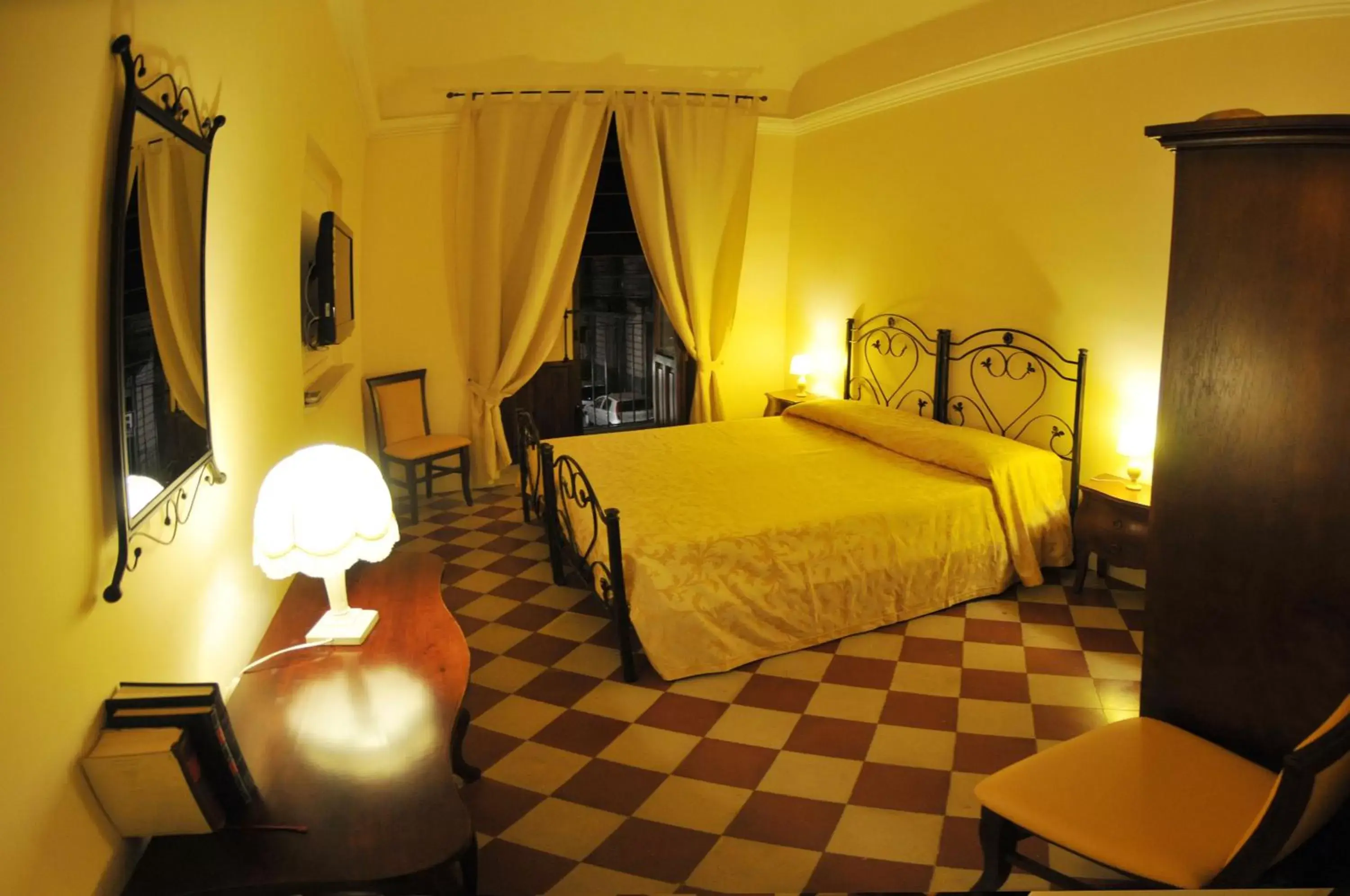 Photo of the whole room, Bed in Al Duomo Inn