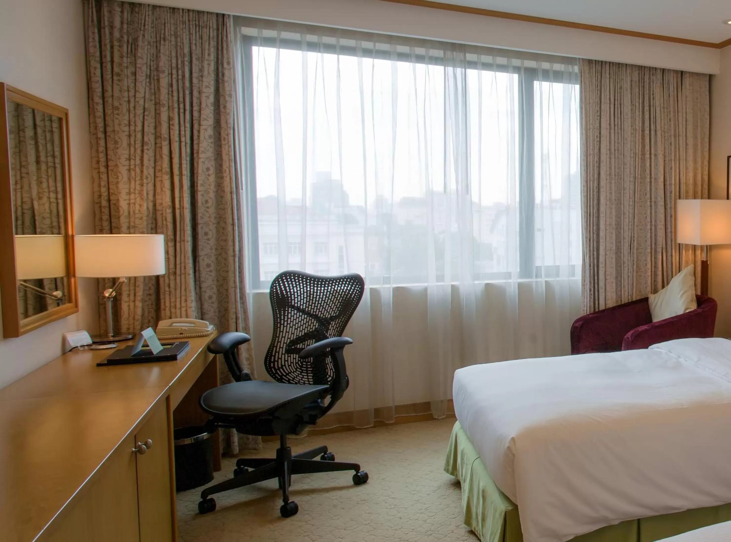 Restaurant/places to eat, Bed in Hilton Garden Inn Hanoi