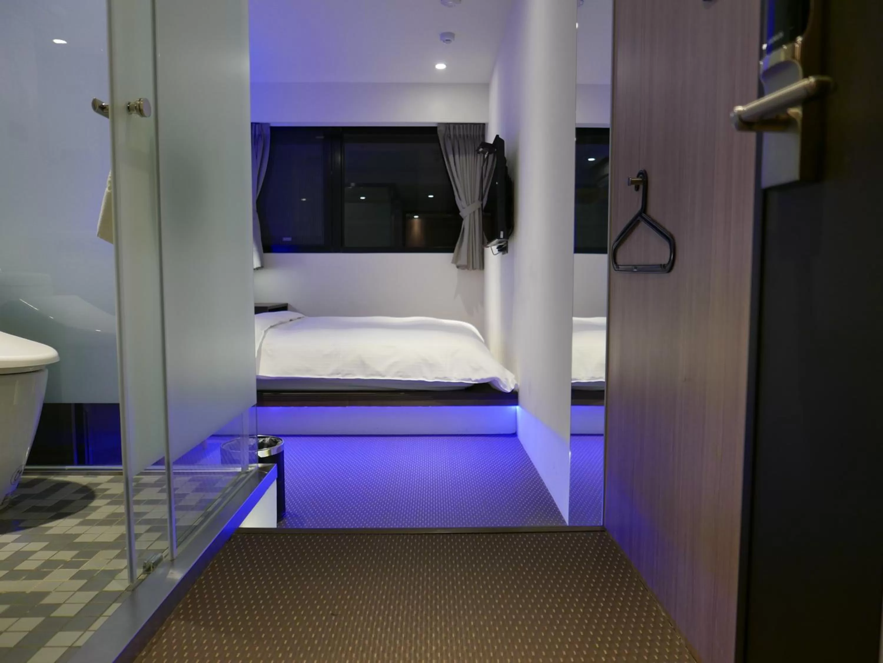 Photo of the whole room, Bed in 泊居旅店二館 Oursinn Hotel 2