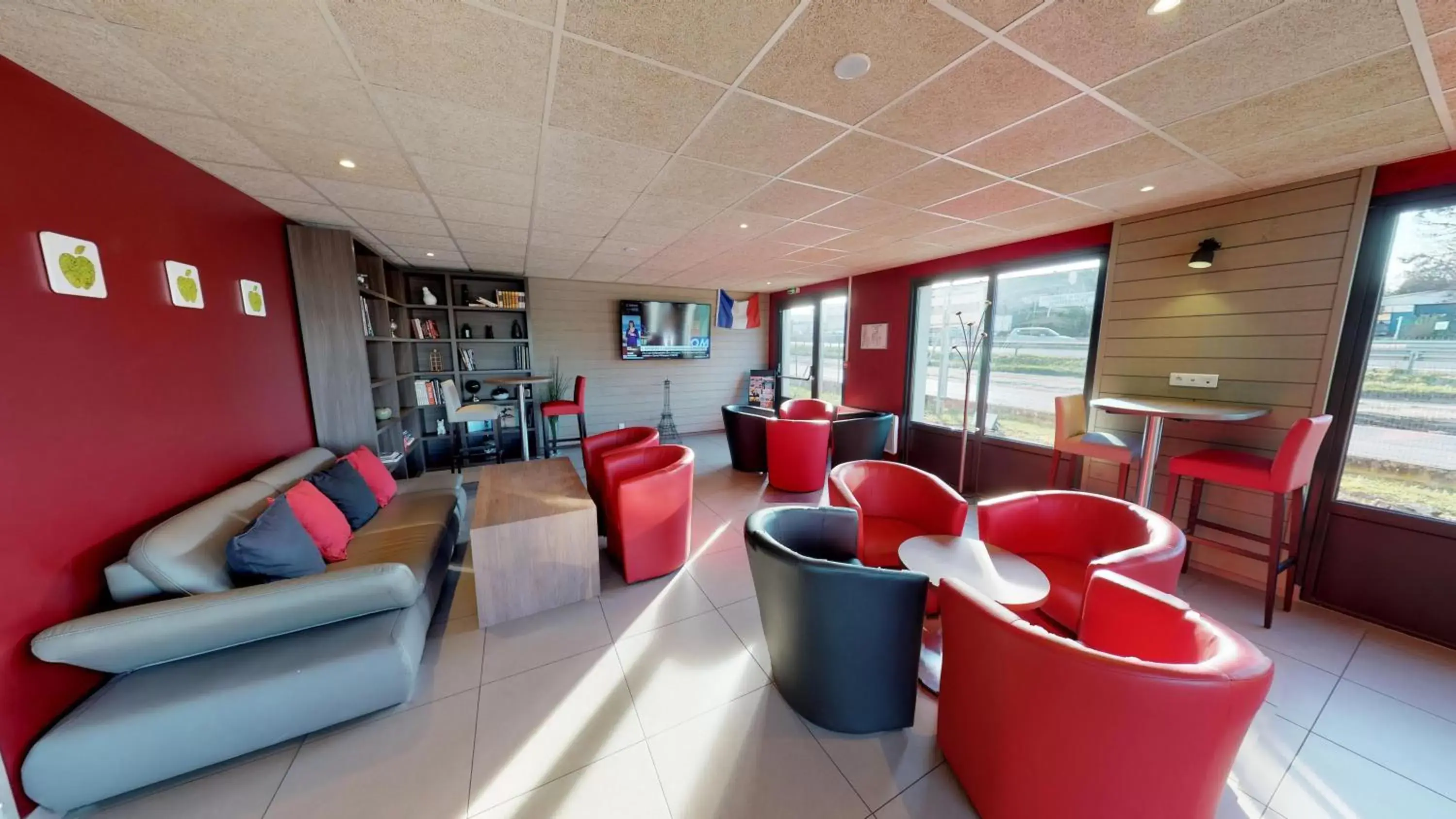 Place of worship, Lounge/Bar in Kyriad Meaux Sud Nanteuil Les Meaux