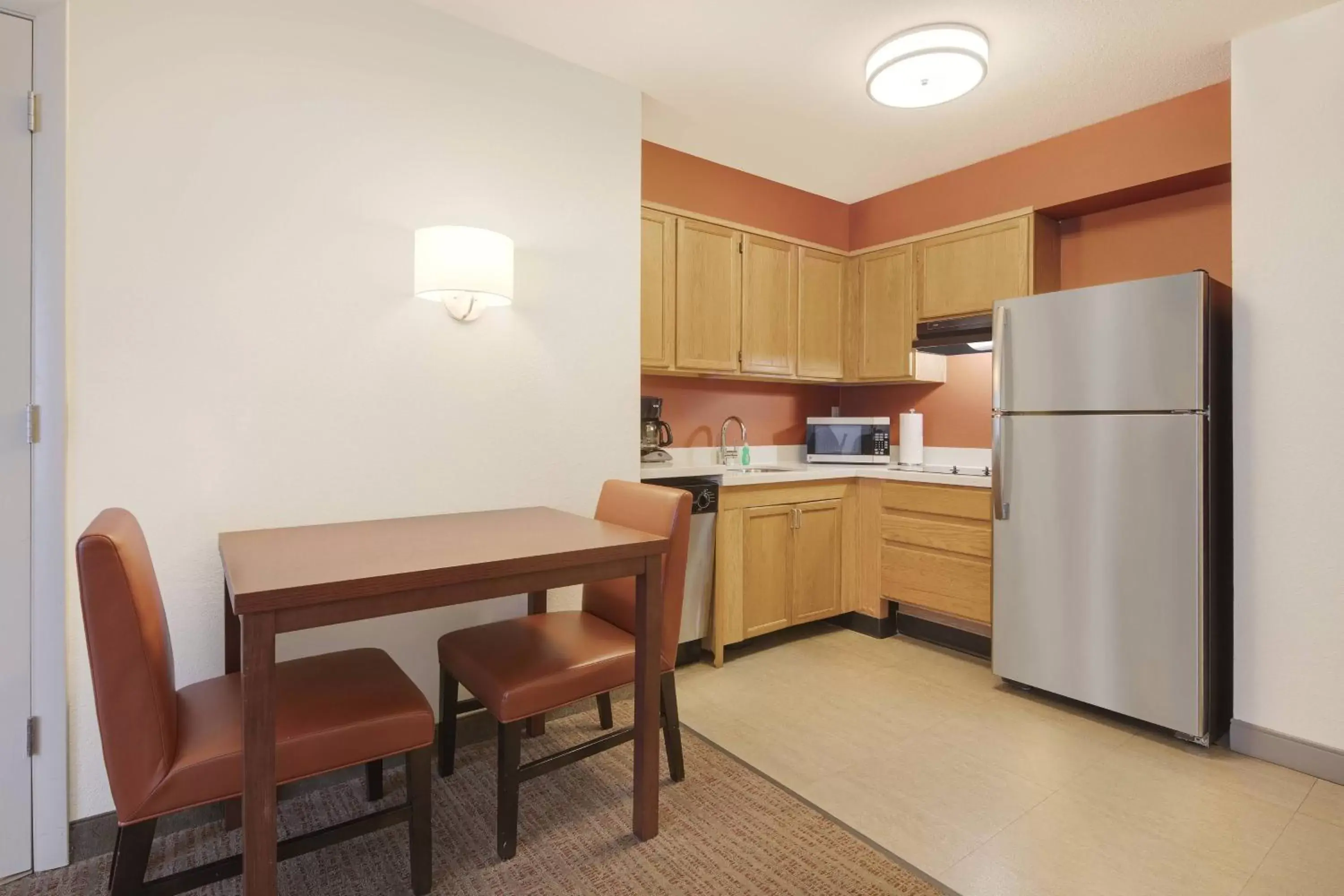 Bedroom, Kitchen/Kitchenette in Residence Inn Indianapolis Airport