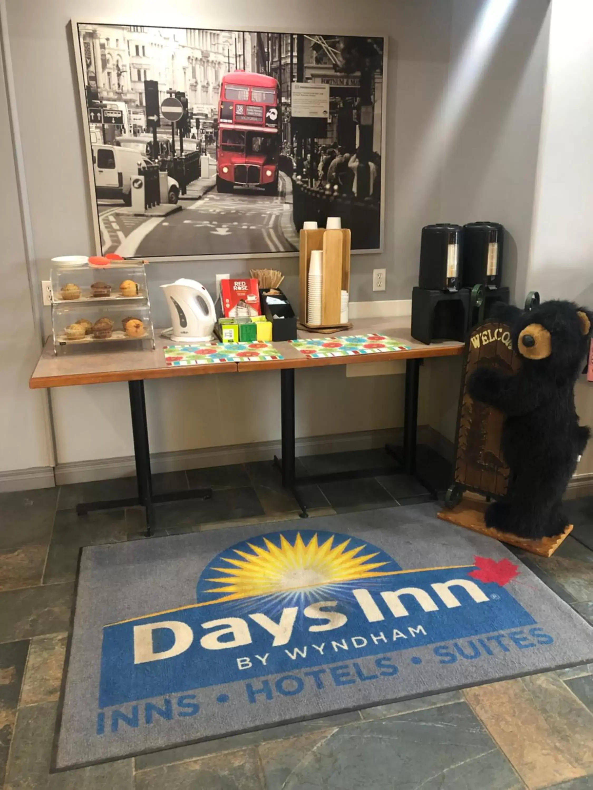 Coffee/tea facilities in Days Inn by Wyndham Hinton