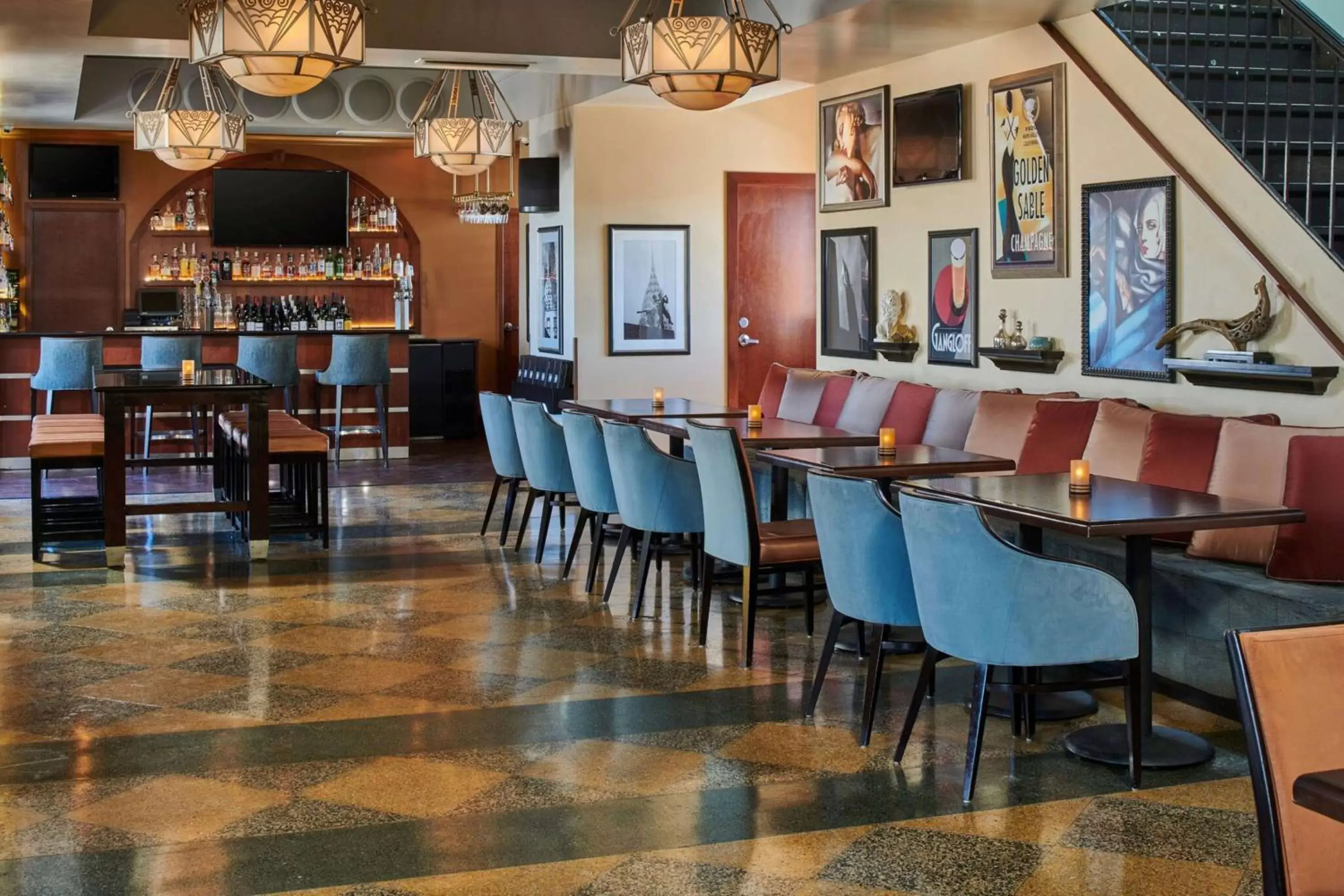 Lounge or bar, Restaurant/Places to Eat in Hotel Alex Johnson Rapid City, Curio Collection by Hilton