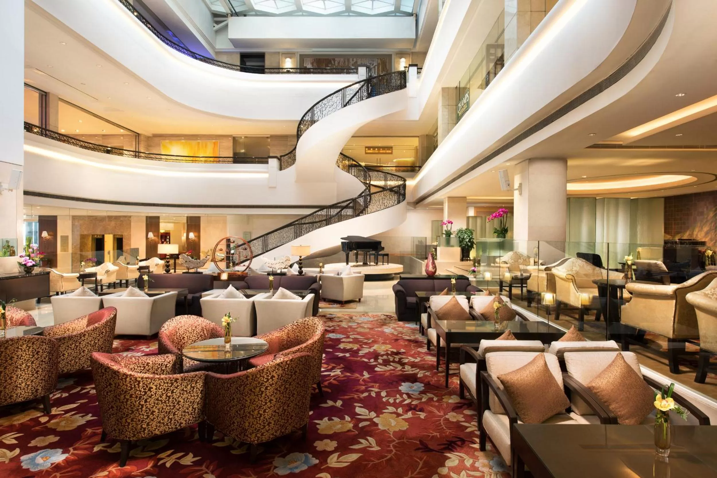 Lounge or bar in Shangri-La Shenzhen