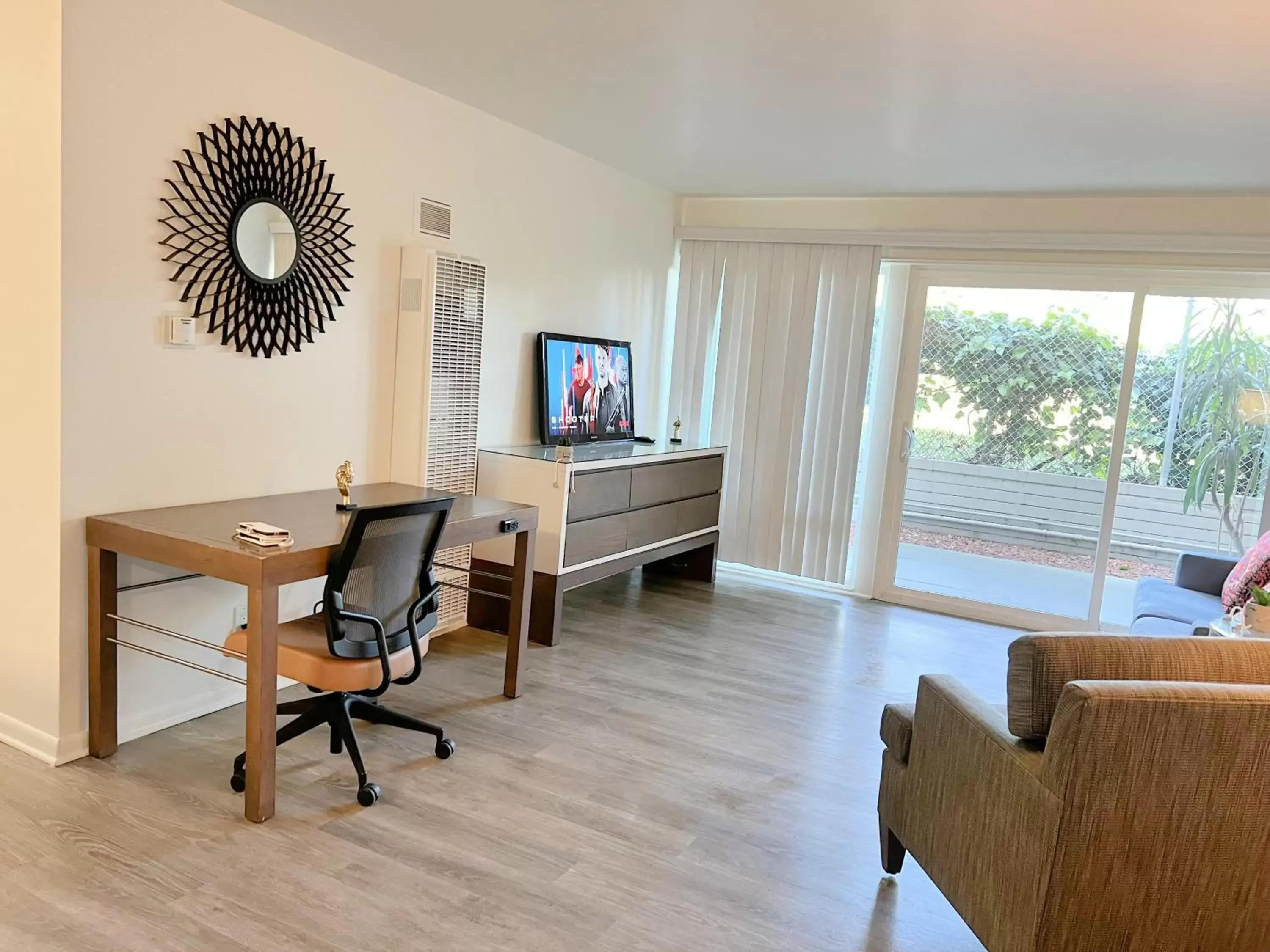 Living room, TV/Entertainment Center in Executive Santa Monica Suites