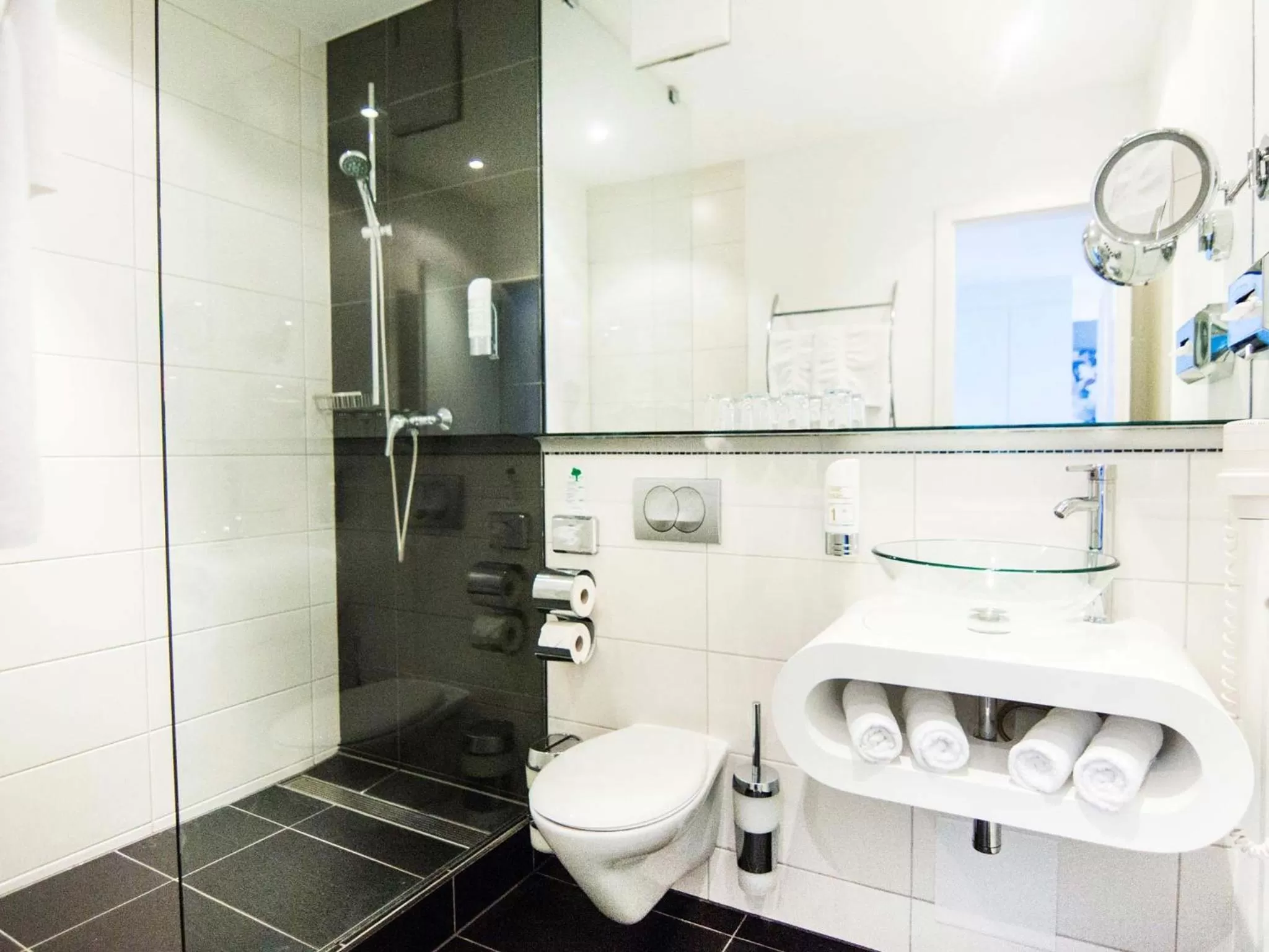 Bathroom in zeitwohnhaus SUITE-HOTEL & SERVICED APARTMENTS