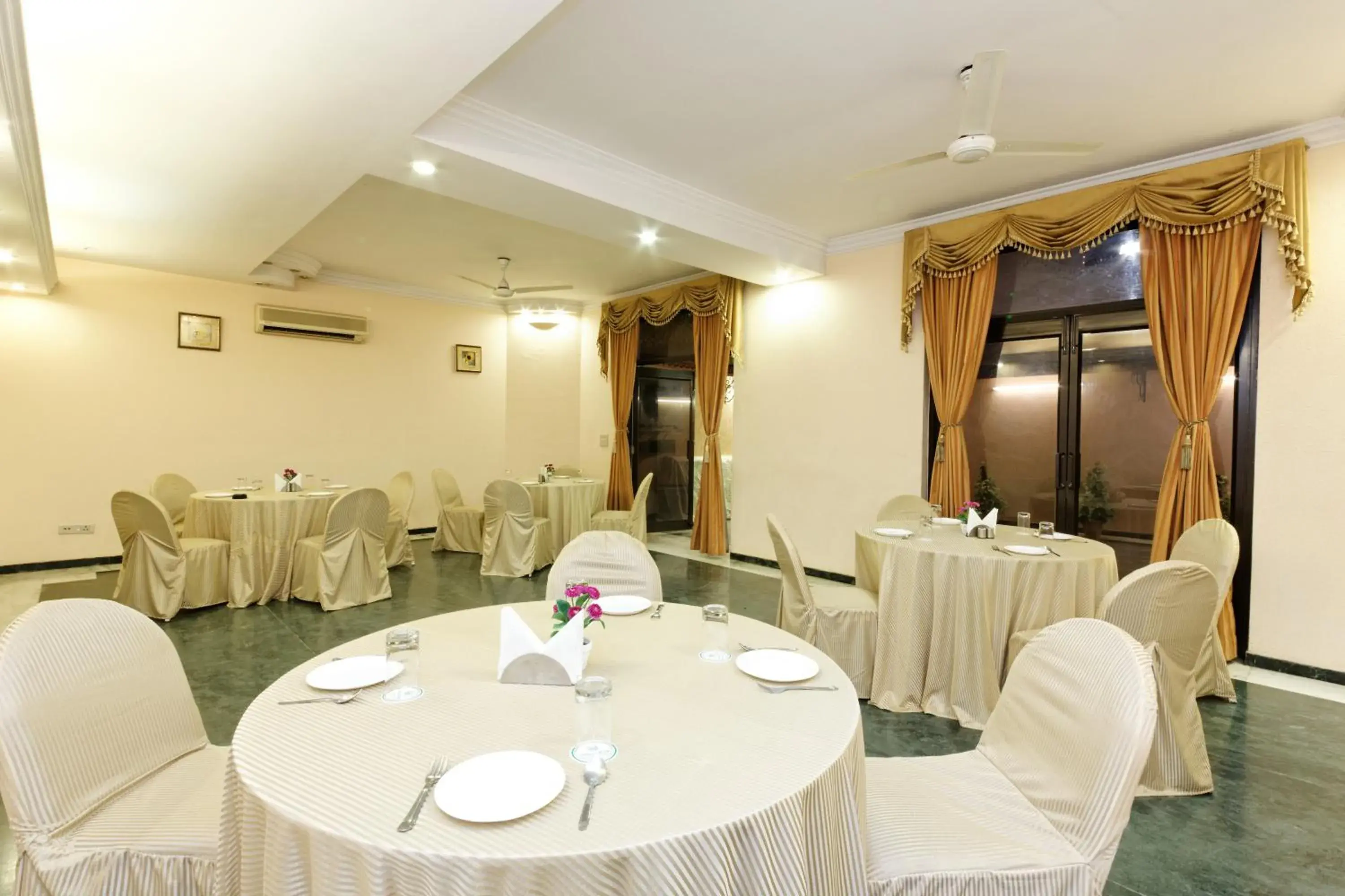 Banquet/Function facilities, Banquet Facilities in Silver Oak Hotel