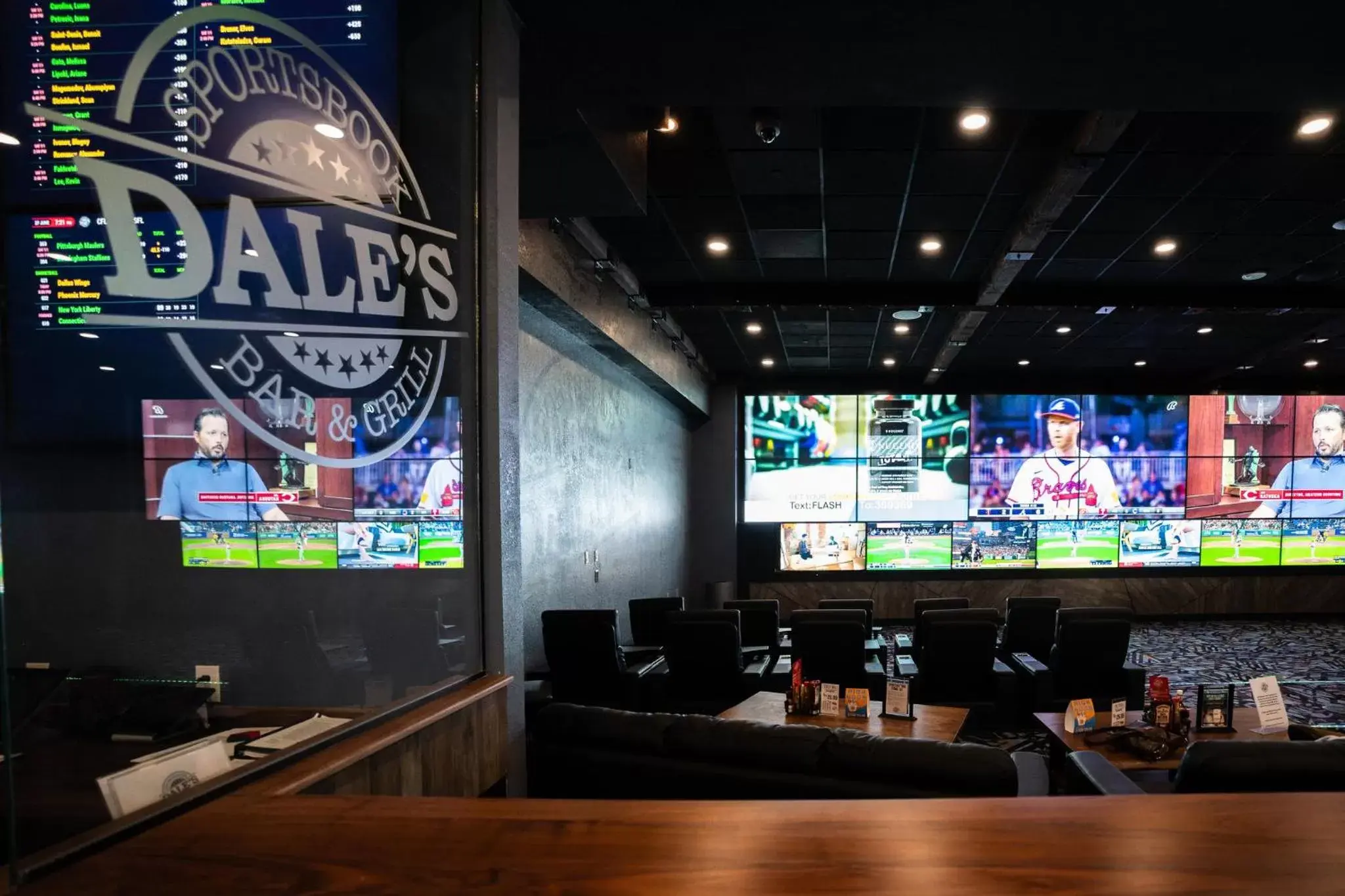 Lounge or bar, TV/Entertainment Center in Holiday Inn Resort Deadwood Mountain Grand, an IHG Hotel