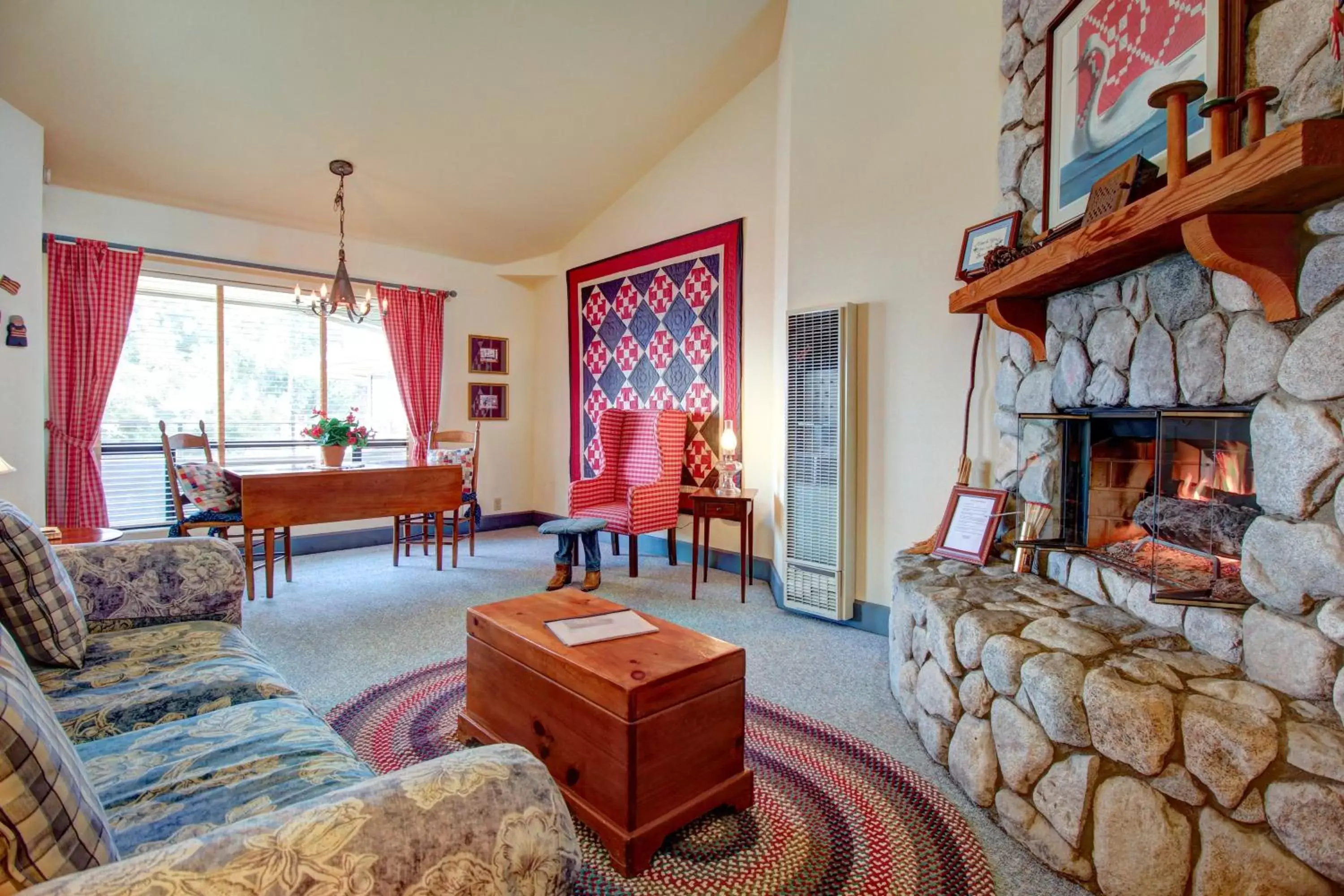 Living room, Seating Area in Baywood Inn Bed & Breakfast